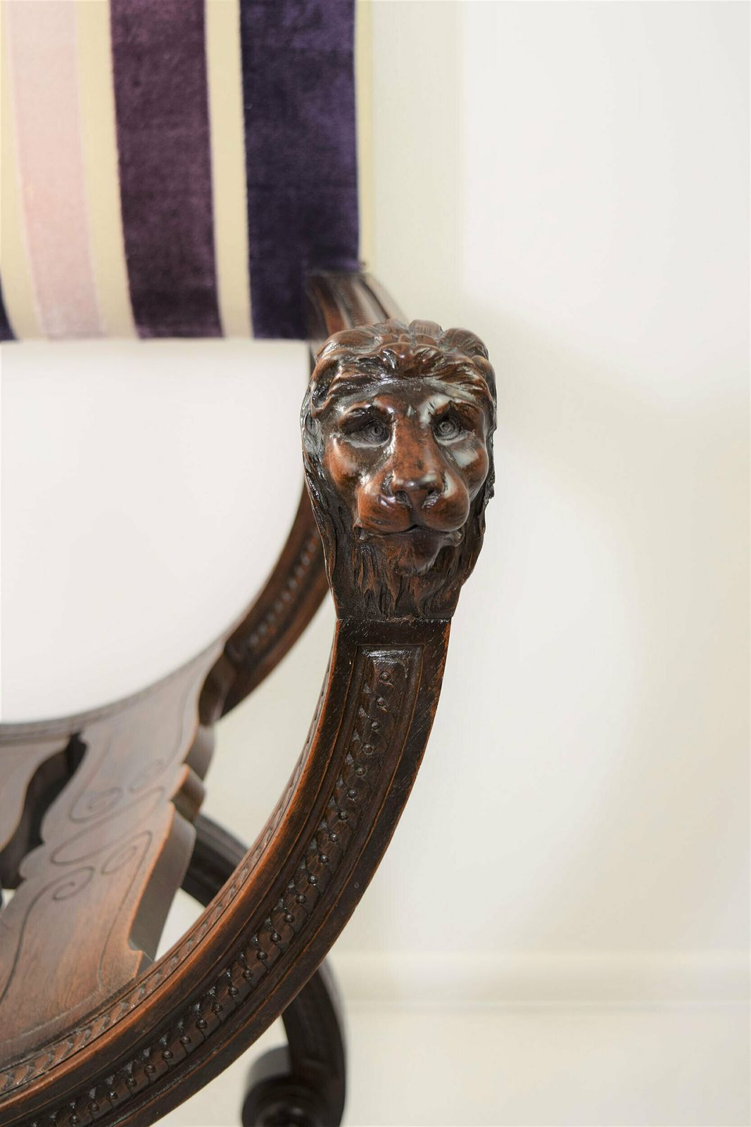 photo furniture 19th Century Mahogany Italian Savonarola Chair