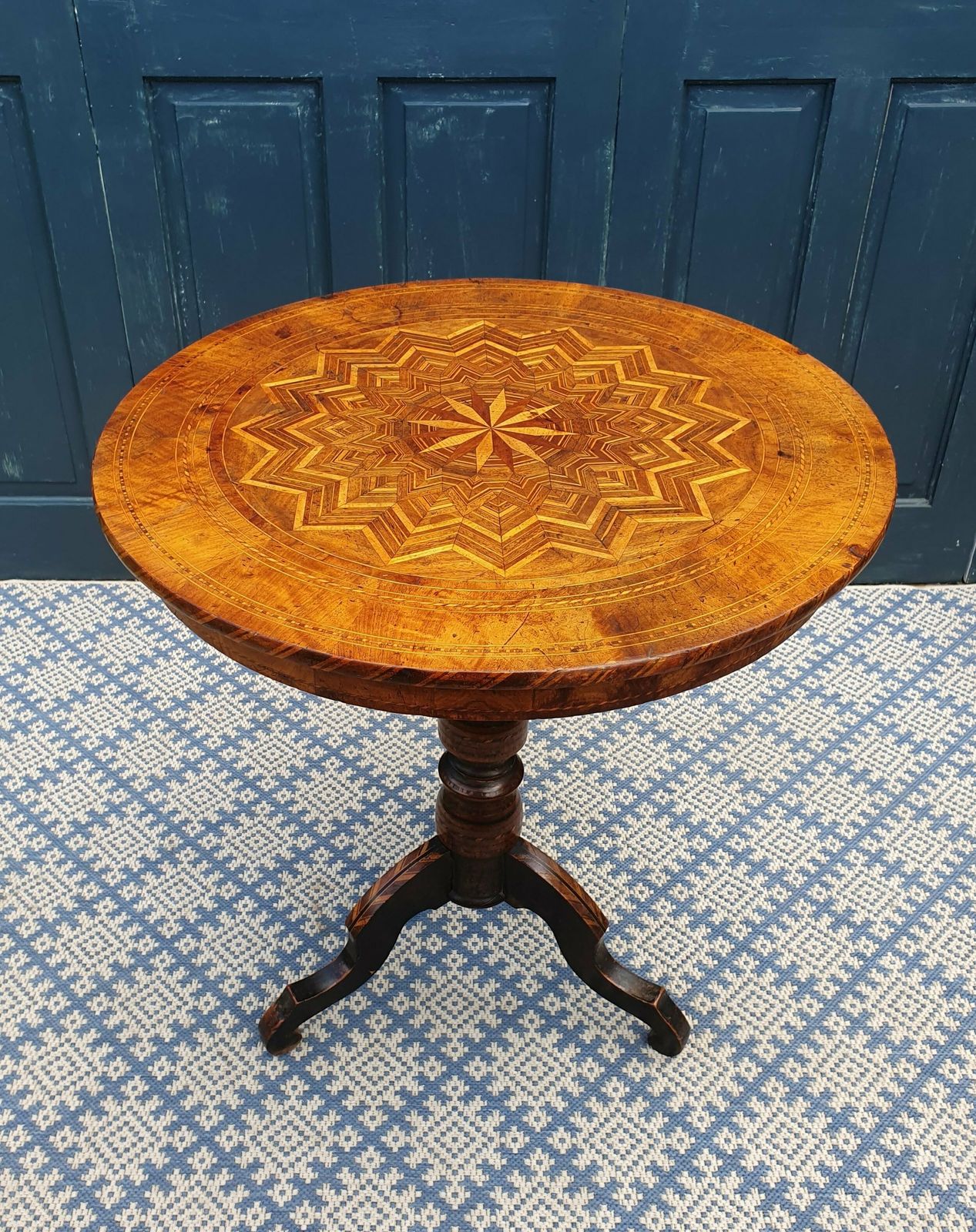 photo furniture 19th Century Italian Walnut Sorrento Occasional Table