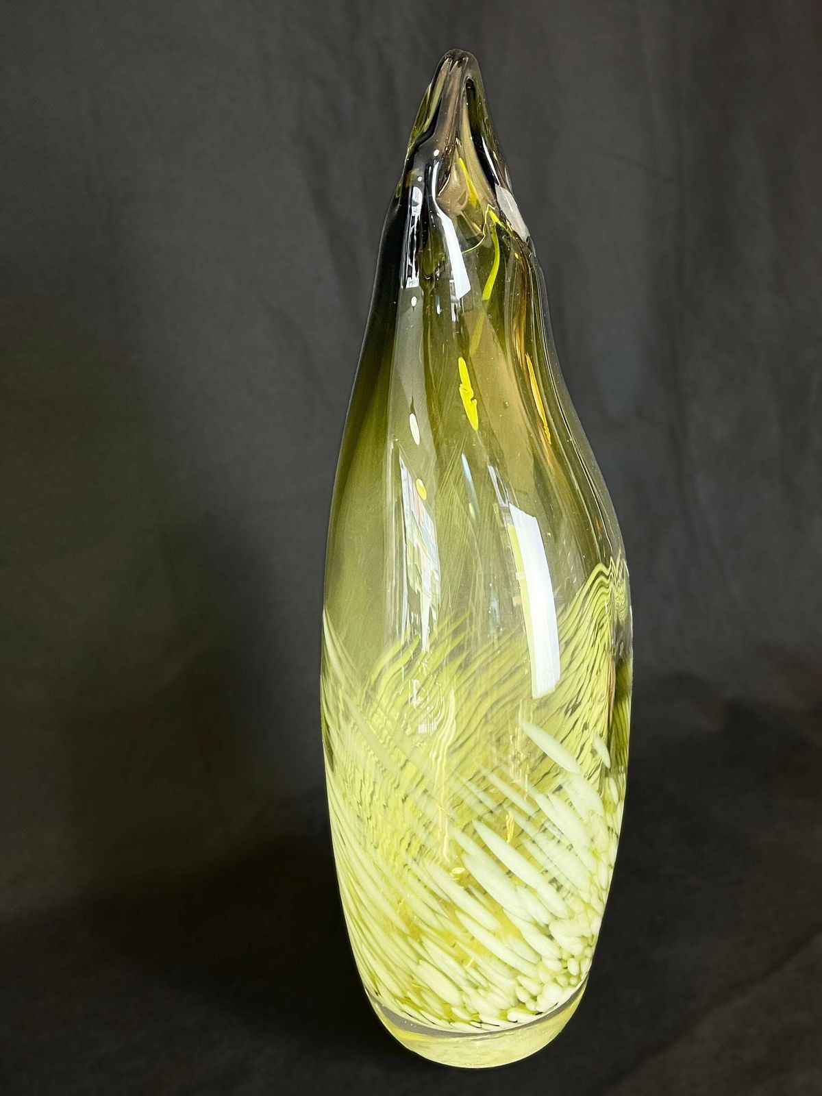 Large Mid Century Vintage Large Art Glass Vase With Splatter Glass Pattern In White On Retro Chartreuse Green Base. photo vinterior