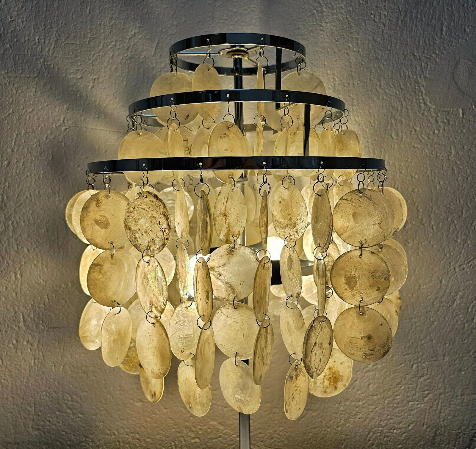 Mid Century Modern Table Lamp With Seashell Shade In Style Of Verner Panton Fantasy Lamp // Made In USA In 1980s photo for sale