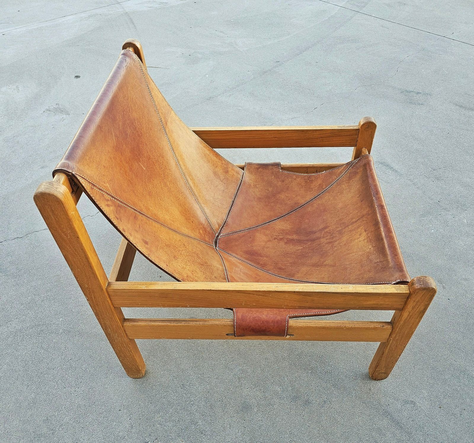Brazilian Mid Century Modern Cognac Leather Sling Chair With Beautiful Patina // Made In Brazil In 1970s photo vinterior
