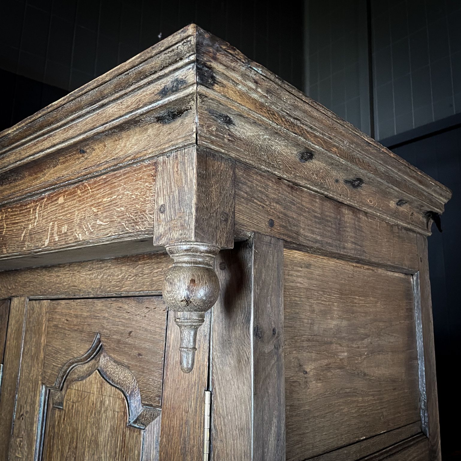 Rustiek Engels Antiek Eikenhouten Kabinet – Ca. 1740 photo for sale