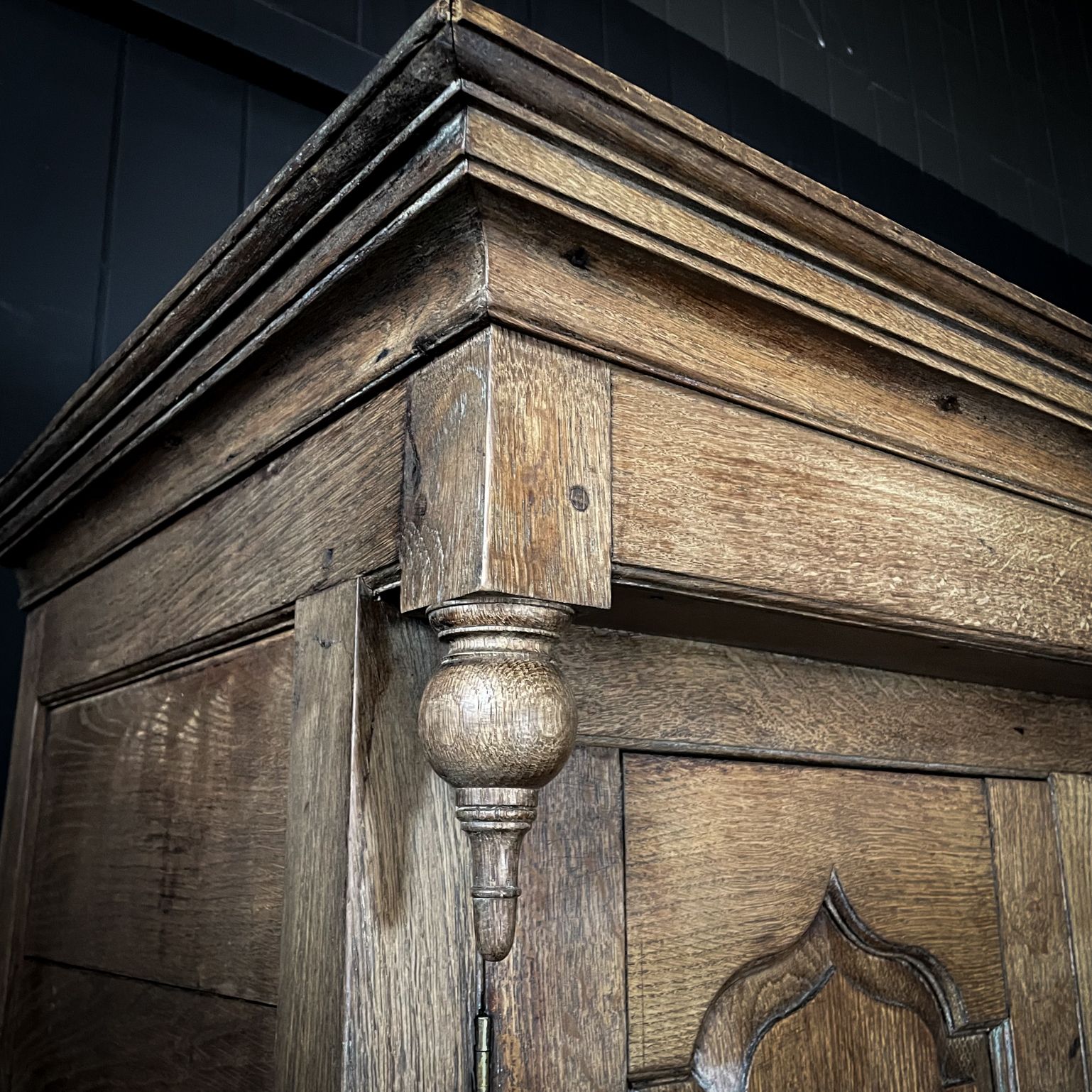 Rustiek Engels Antiek Eikenhouten Kabinet – Ca. 1740 photo Meubels