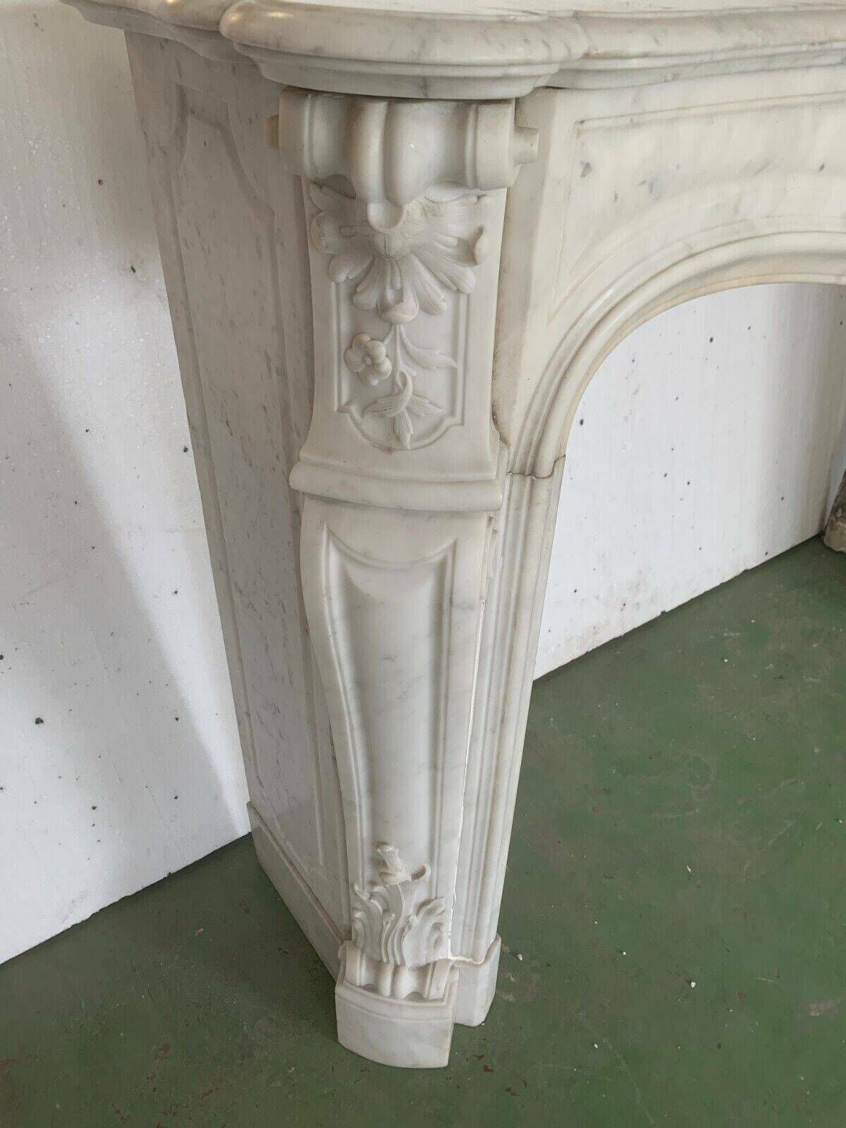 photo vintage Louis XV Style Fireplace In White Carrara Marble 19th Century