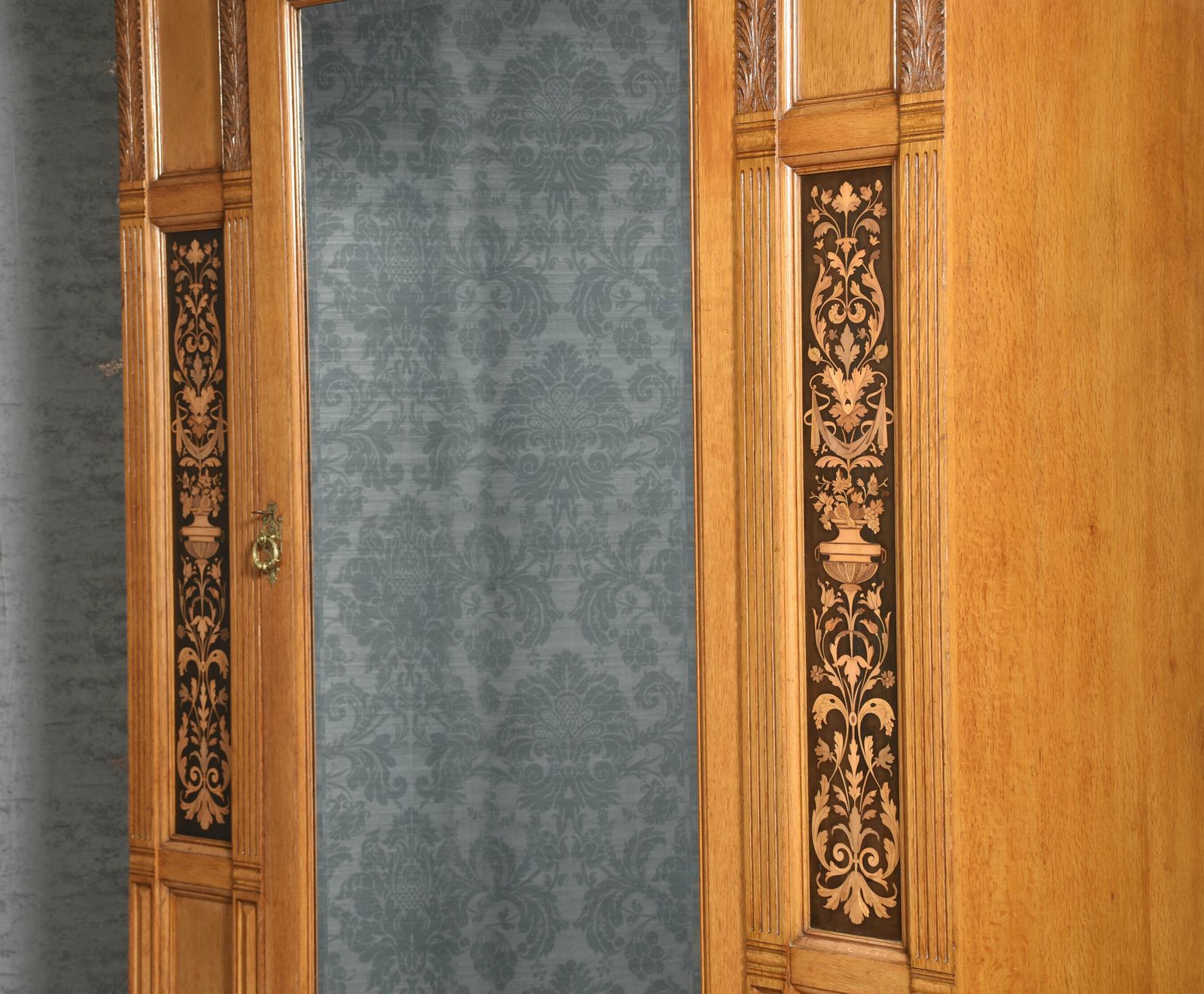 Gillows Of Lancaster Marquetry Inlaid Oak Wardrobe photo vinterior