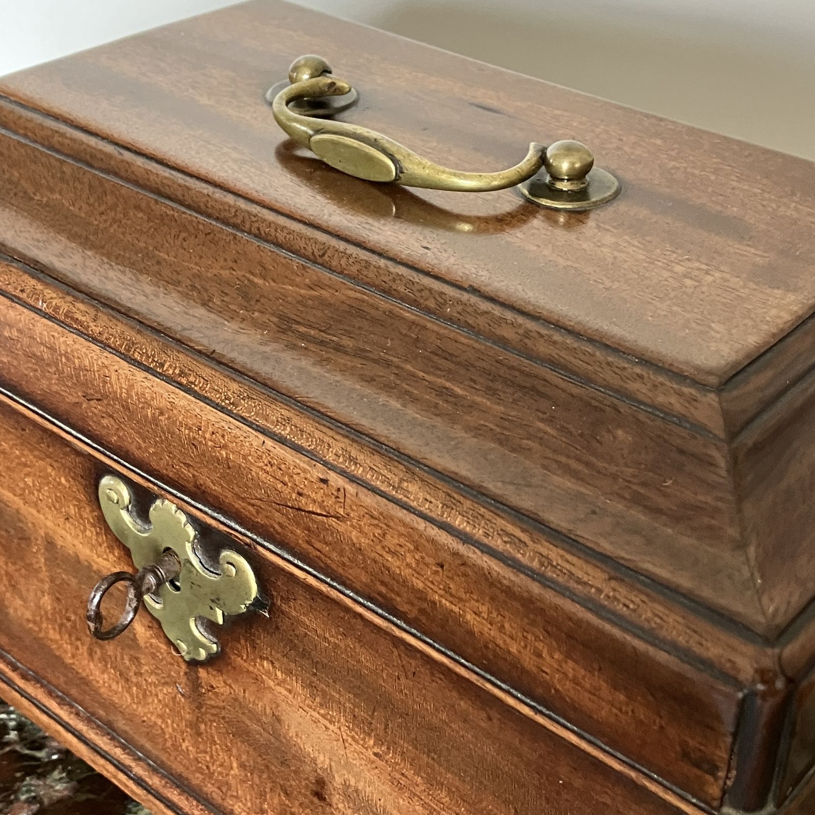 George III Mahogany Tea Caddy, Circa 1760 photo vinterior