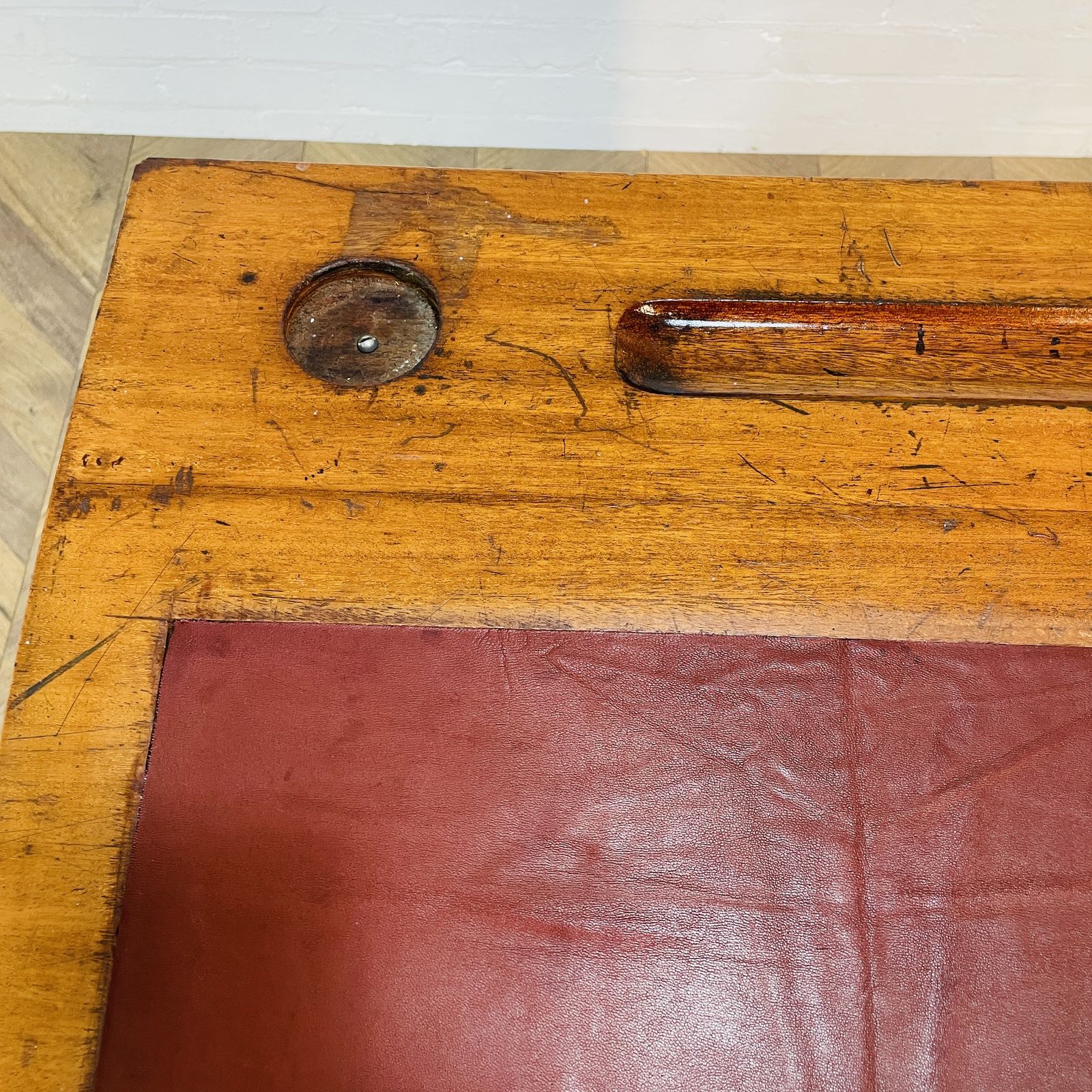 photo vinterior Antique English Oak Davenport Desk On Castors, Circa 1900s