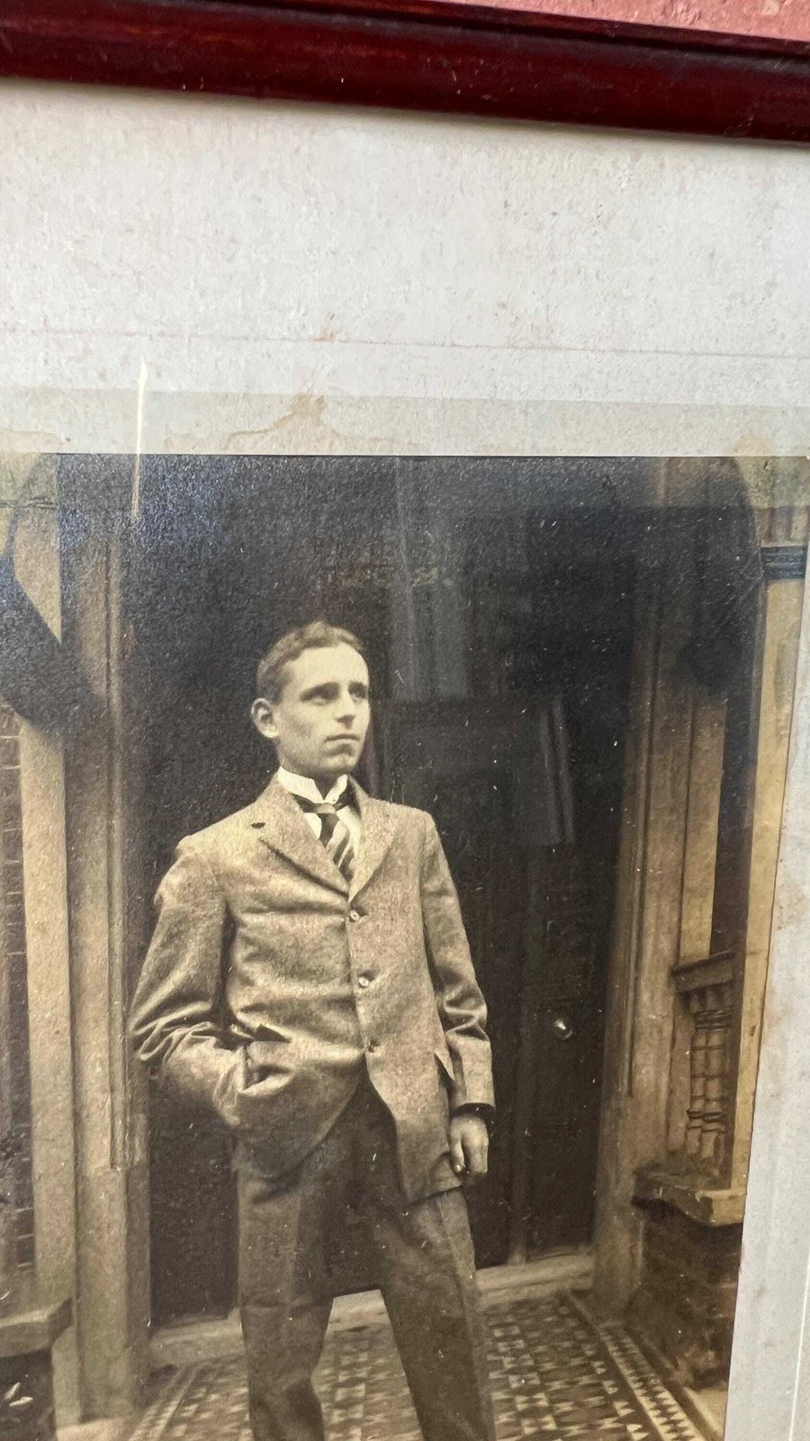 Antique Photograph Of A Gentleman Signed F. F. V. Manfield, Oct 1917 photo vinterior