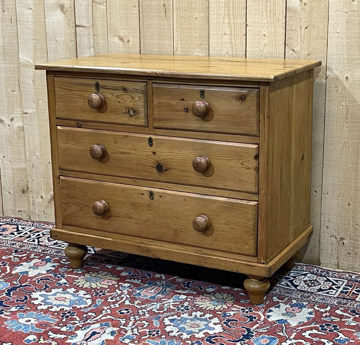 English Chest Of Drawers In Fir From The End Of The 19th Century photo 1160.0