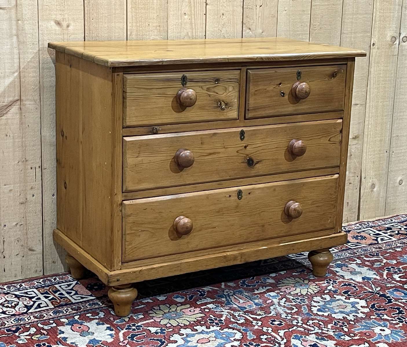 English Chest Of Drawers In Fir From The End Of The 19th Century photo vinterior