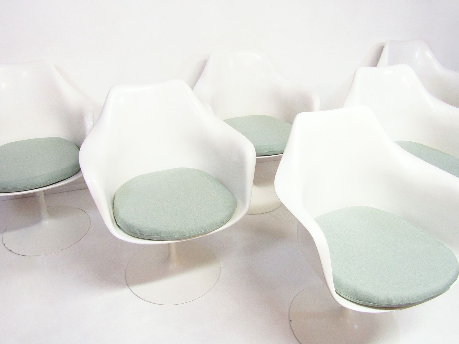 photo buy 1970s Space Age "Tulip" Dining Table & Six Chairs Set  In Rosewood By Eero Saarinen For Knoll