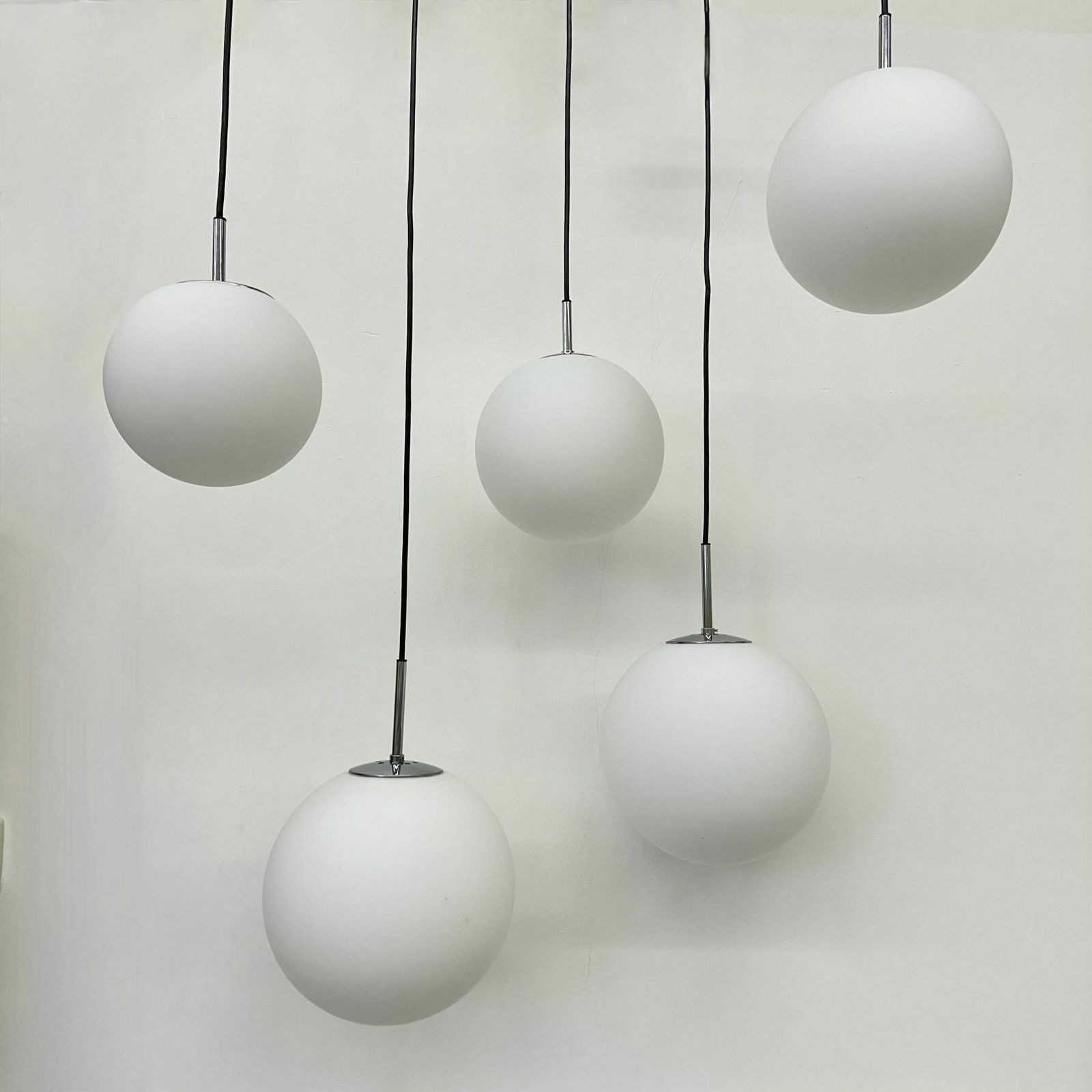 Set Van 5 Limburg Glashutte Hanglampen Met Matte Opaline Bol, Jaren 1970