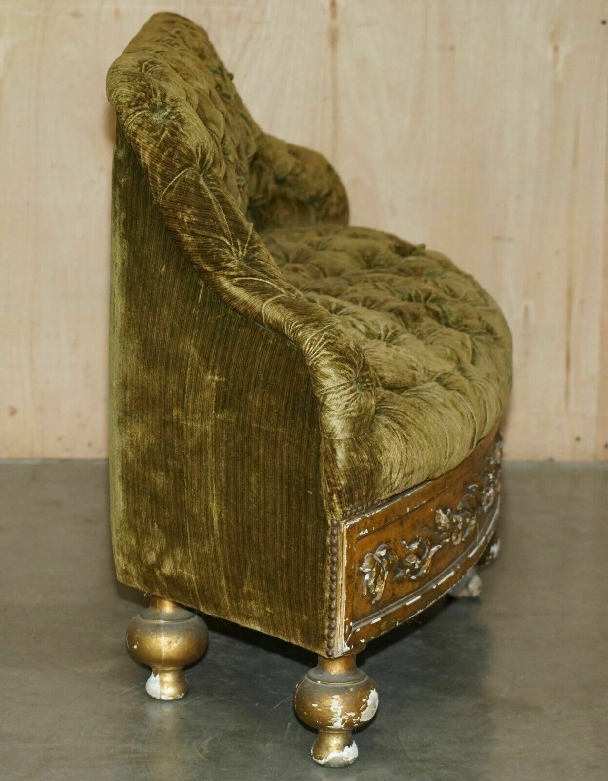 photo vinterior Fine Antique Georgian Circa 1780 Giltwood Chesterfield Window Settee Salon Sofa