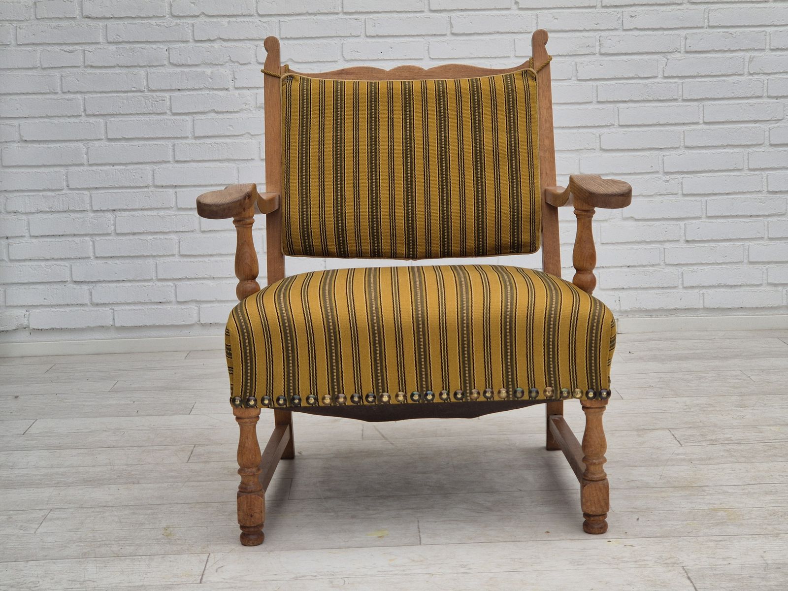 1960s, Danish Lounge Chair, Original Very Good Condition, Furniture Wool, Solid Oak Wood. photo vinterior