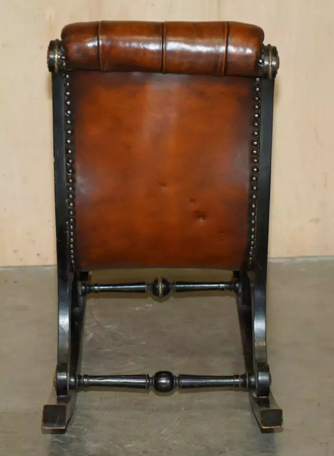 photo vintage Fully Restored Antique Victorian Aesthetic Movement Chesterfield Rocking Chair