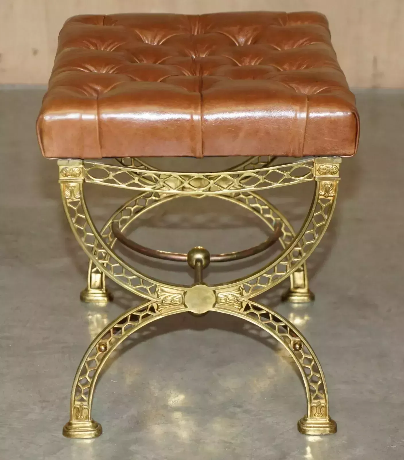 photo vinterior Fine Antique Victorian Brass Show Frame Chesterfield Brown Leather Footstool