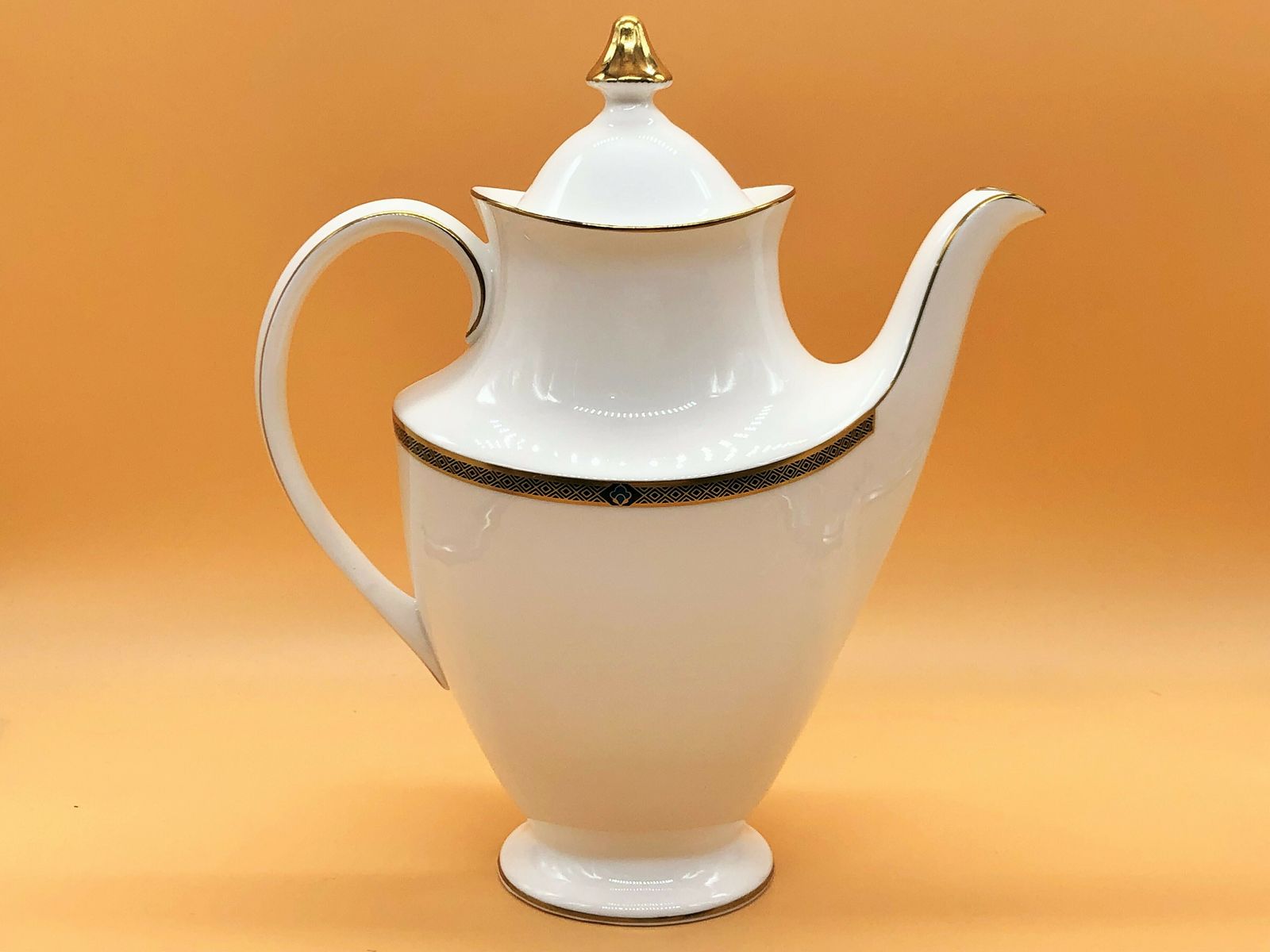 Royal Doulton China Geneva Design 2 Pint Capacity Coffee Pot. H5229. photo Home Decor