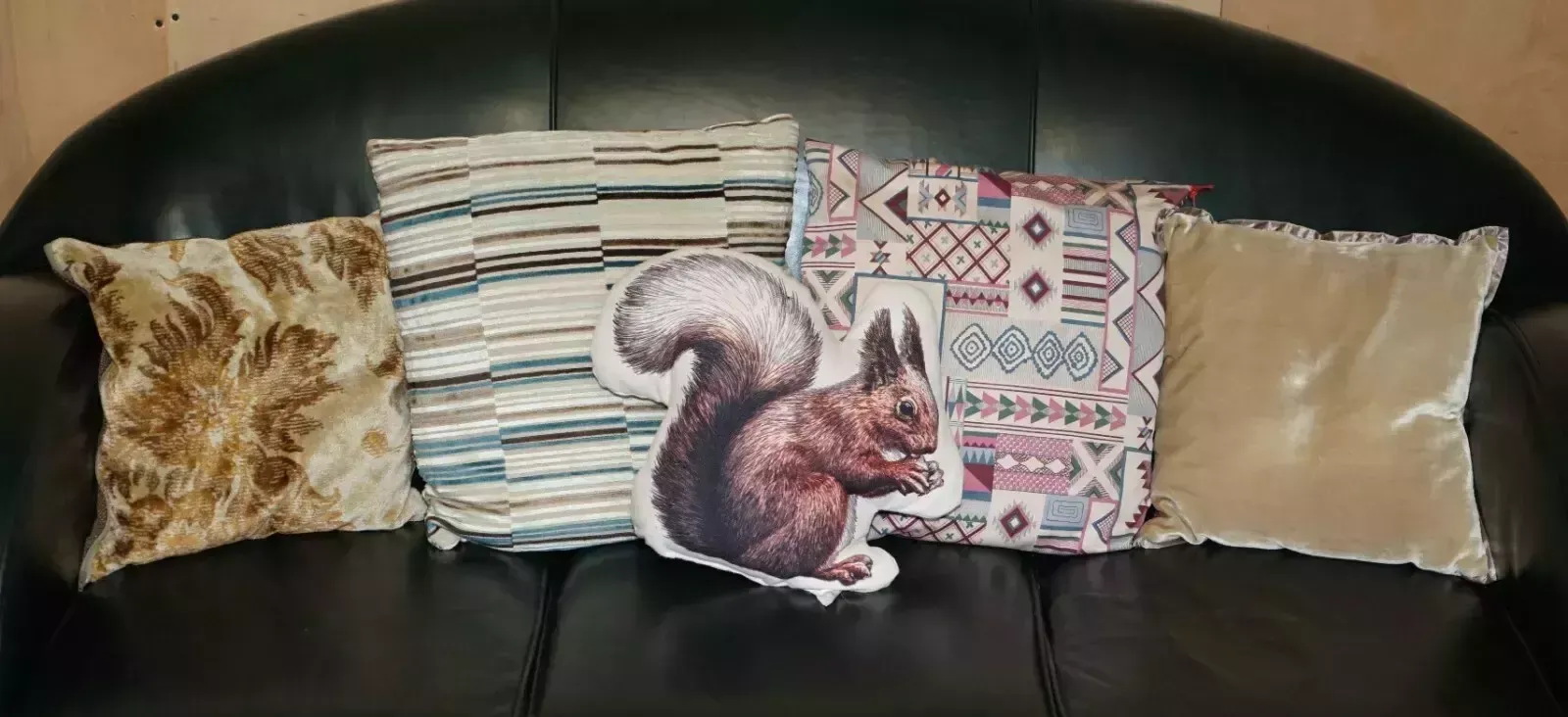 Suite Of Five Mixed Sofa And Armchair Cushions For That Mixed Friends Vide!