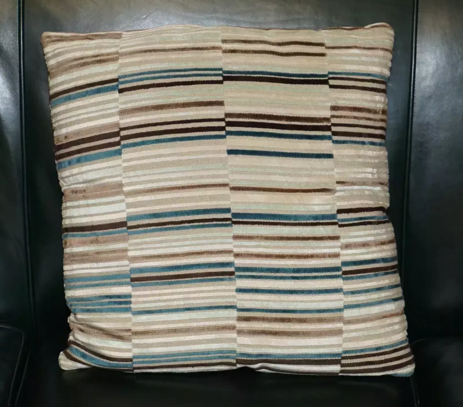 Suite Of Five Mixed Sofa And Armchair Cushions For That Mixed Friends Vide! photo Textiles
