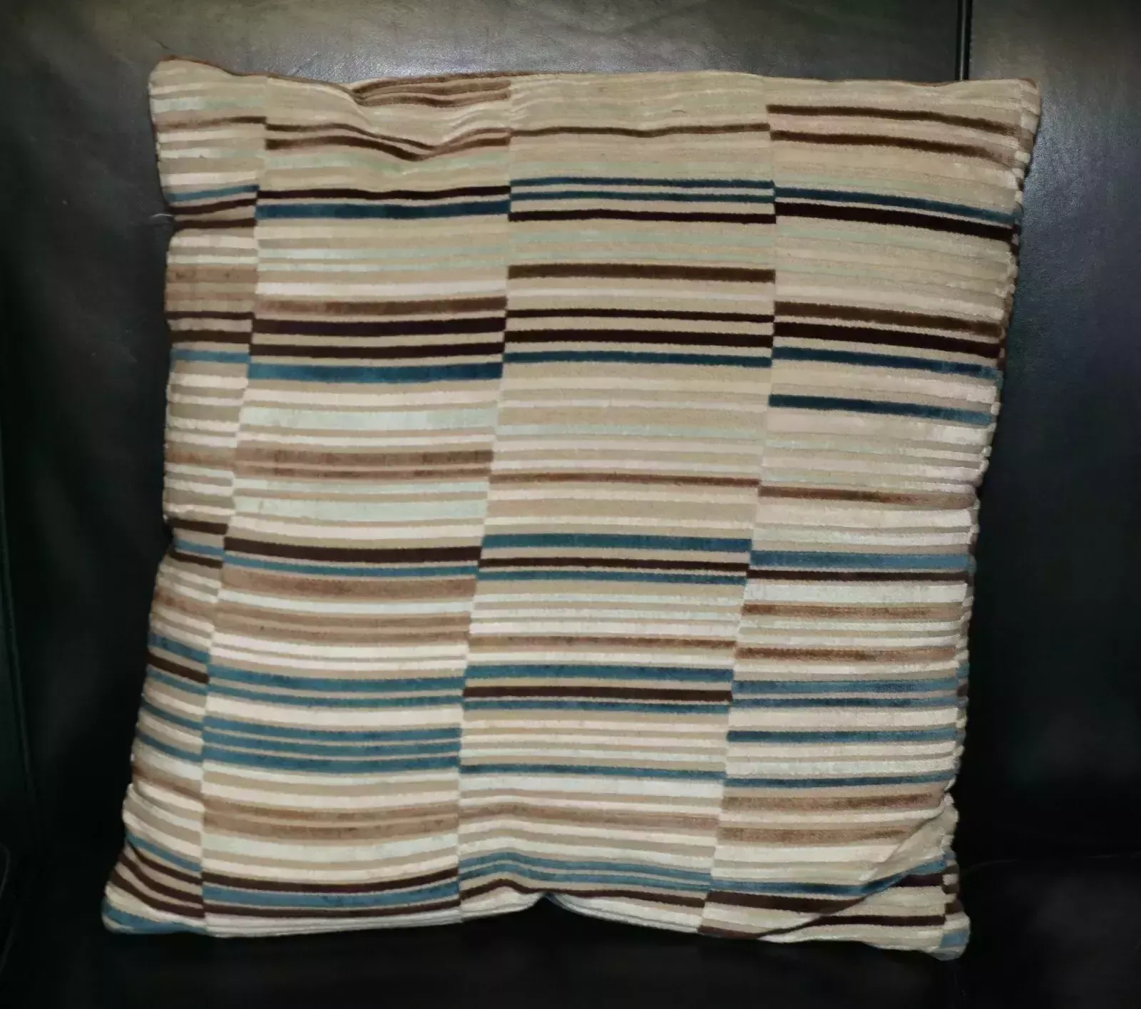 Suite Of Five Mixed Sofa And Armchair Cushions For That Mixed Friends Vide! photo 200.0