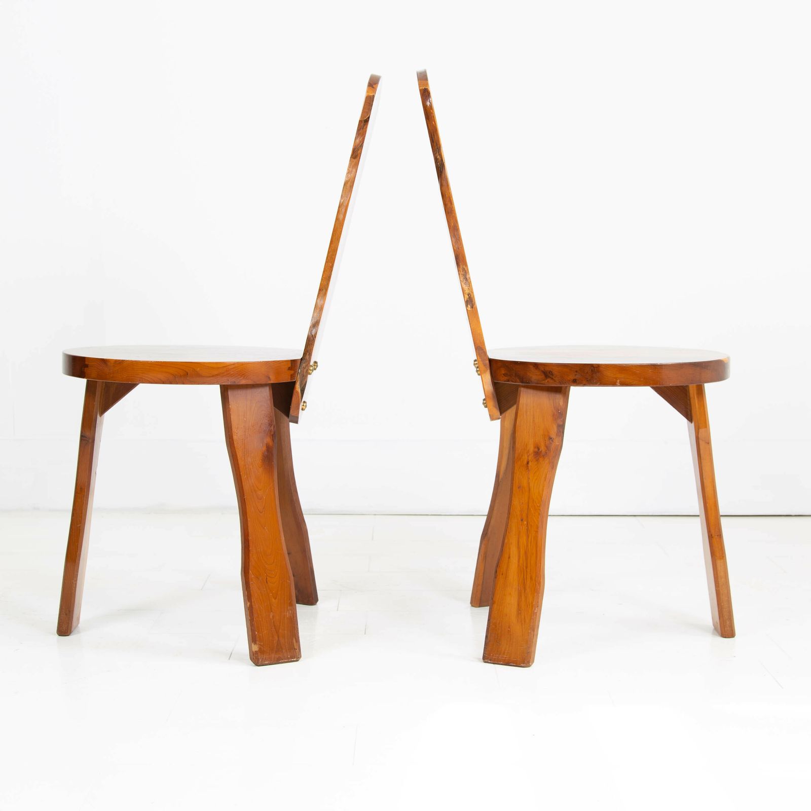 540.0 Pair Mid Century Yew 3 Legged Chairs Reynolds Of Ludlow photo