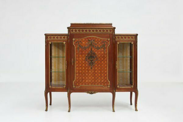 photo furniture Louis XVI Display Cabinet In Marquetry With Light, France, 1850s