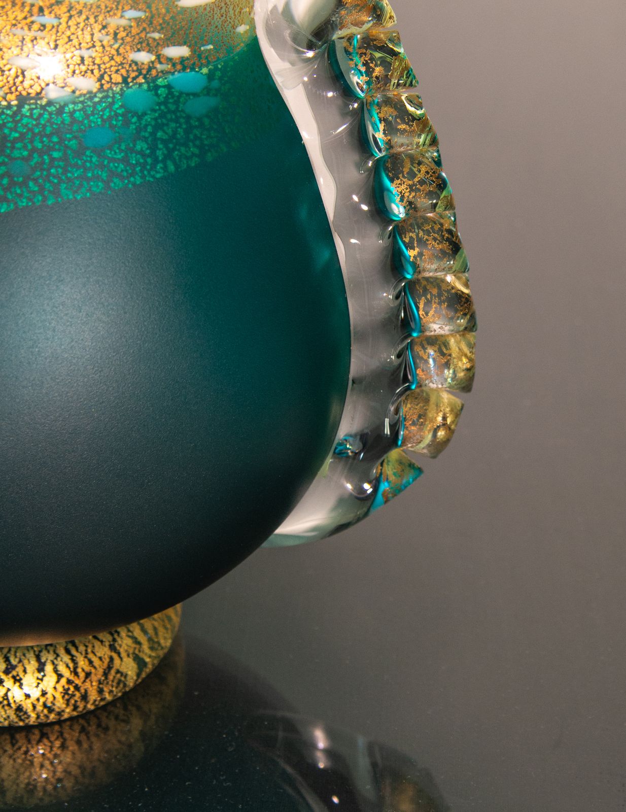 Japanese Green Art Glass Vase By Kuniaki Kuroki Heisei Period photo furniture