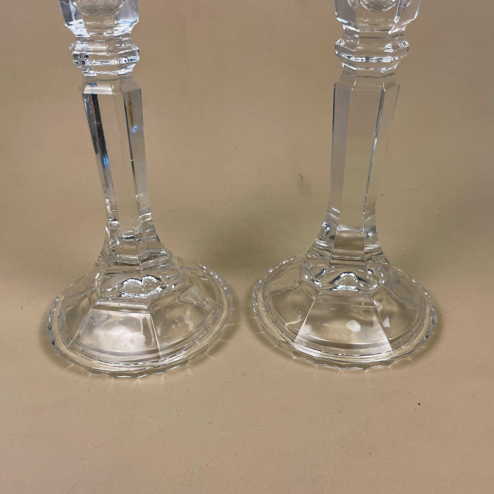 Vintage Pair Of Matching Clear Glass Candlestick Candle Stick Holder Lights Vintage Taper Dinner Candlesticks Chandelier Round Base Retro photo Home Decor