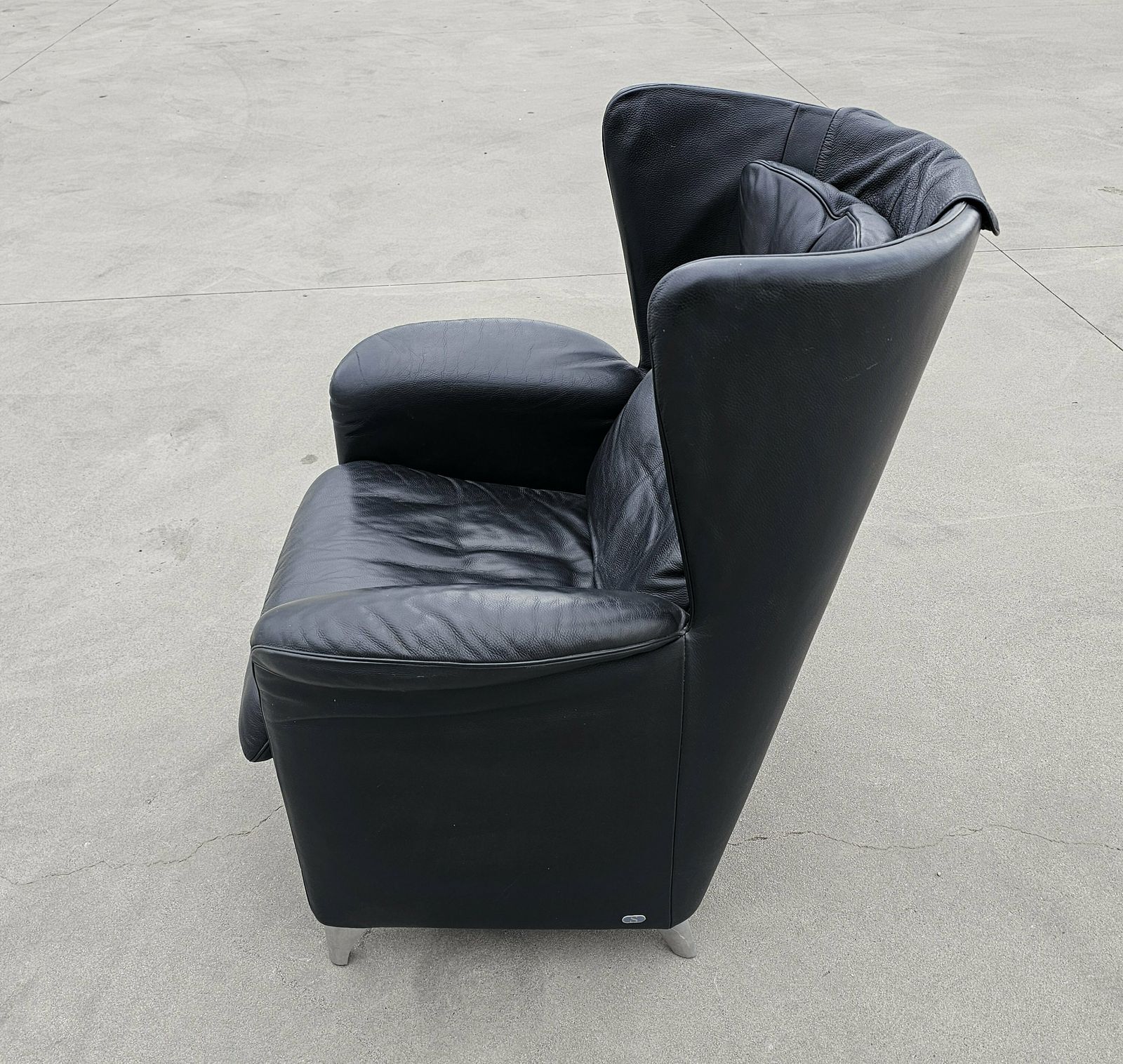 photo furniture Pair Of Postmodern Armchair Designed By Franz Josef Schulte For De Sede, Model Ds 23 In Black Leather // Made In Switzerland In 1980s