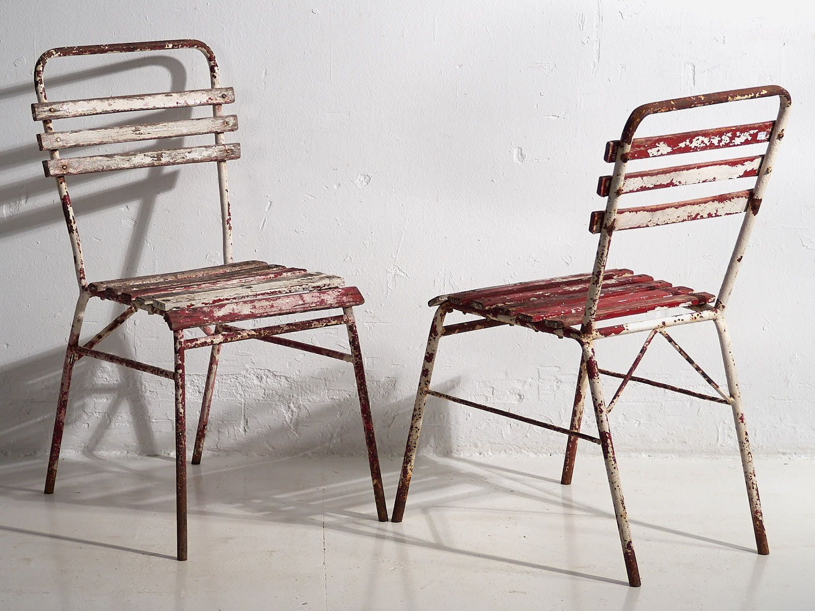 597.0 Antique Red And White Terrace Chairs (C.1920). Set Of 4 Pieces photo