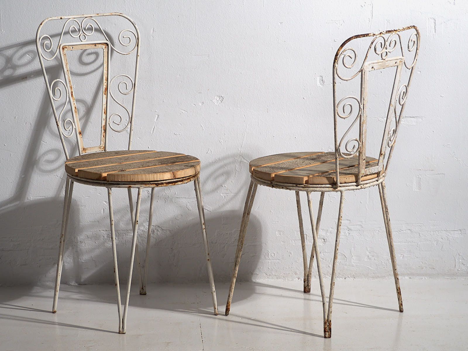 Antique Outdoor Chairs In White (C.1920). Set Of 4 Pieces photo 597.0