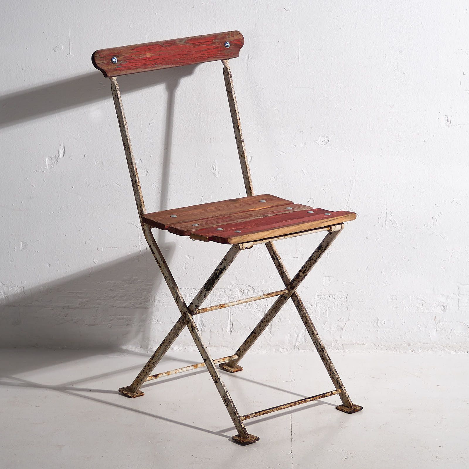597.0 Antique Red Garden Folding Chairs (C.1920). Set Of 4 Pieces photo