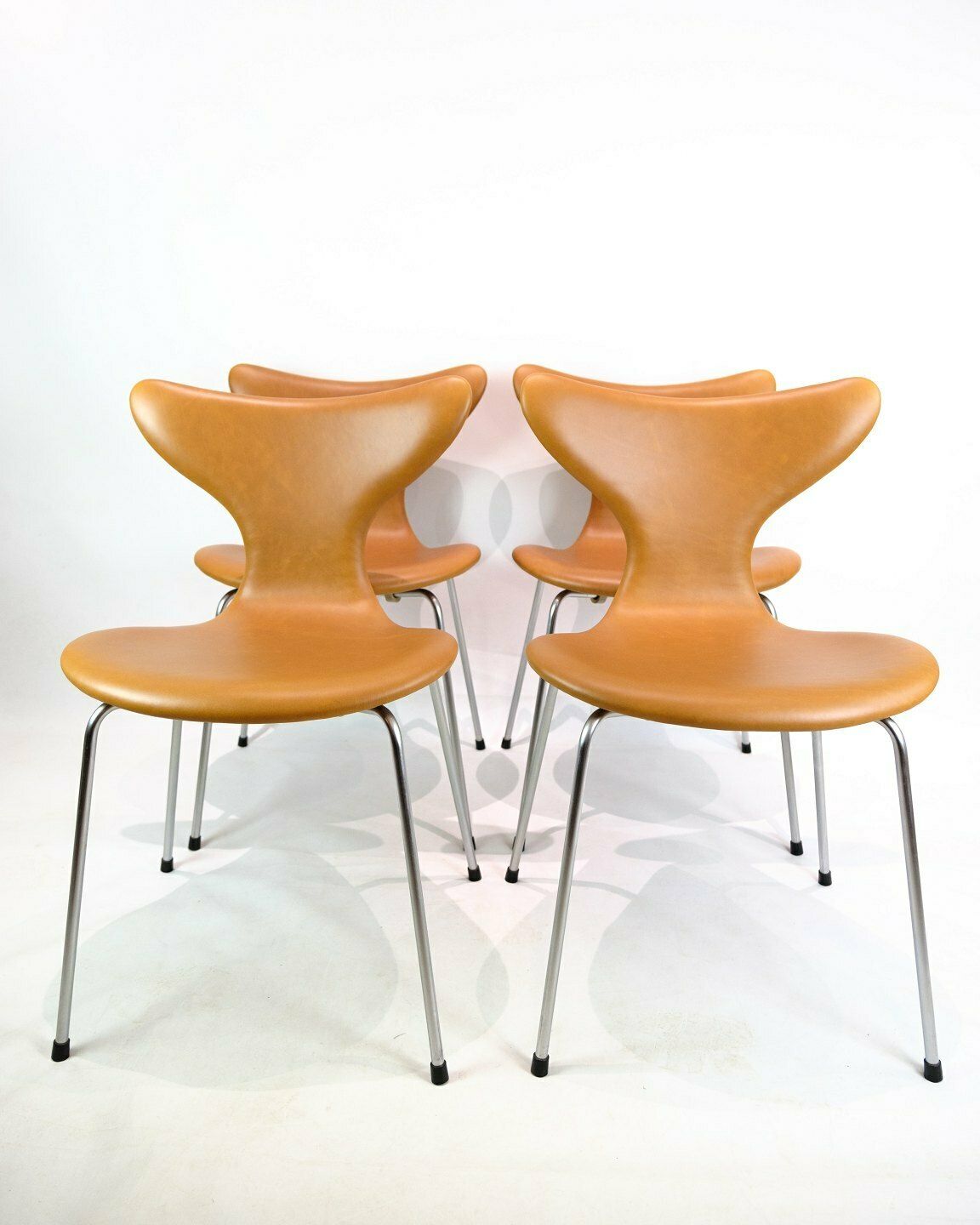 Set Of 4 Dining Chairs Lily/Seagull Model 3108 In Cognac Elegance Leather By Arne Jacobsen For Fritz Hansen From 1970s photo furniture