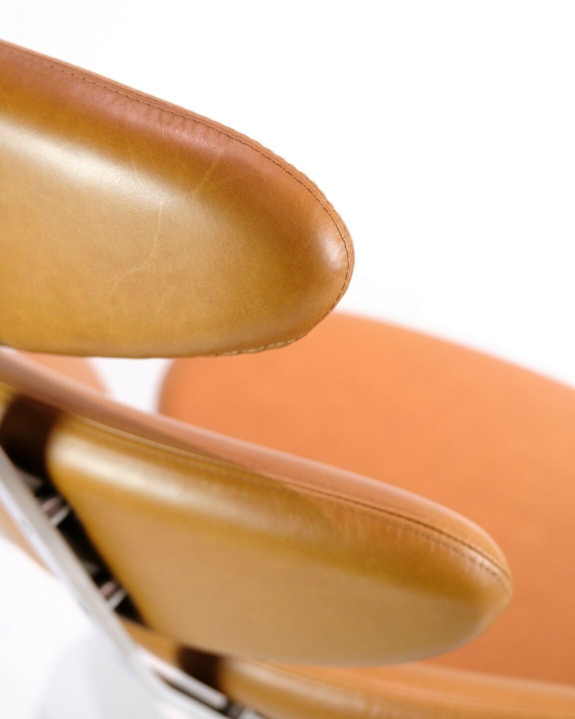 Corona Lounge Chair Model Ej 5 In Walnut Elegance Leather By Poul M. Volther For Erik Jørgensen From 1960s photo buy