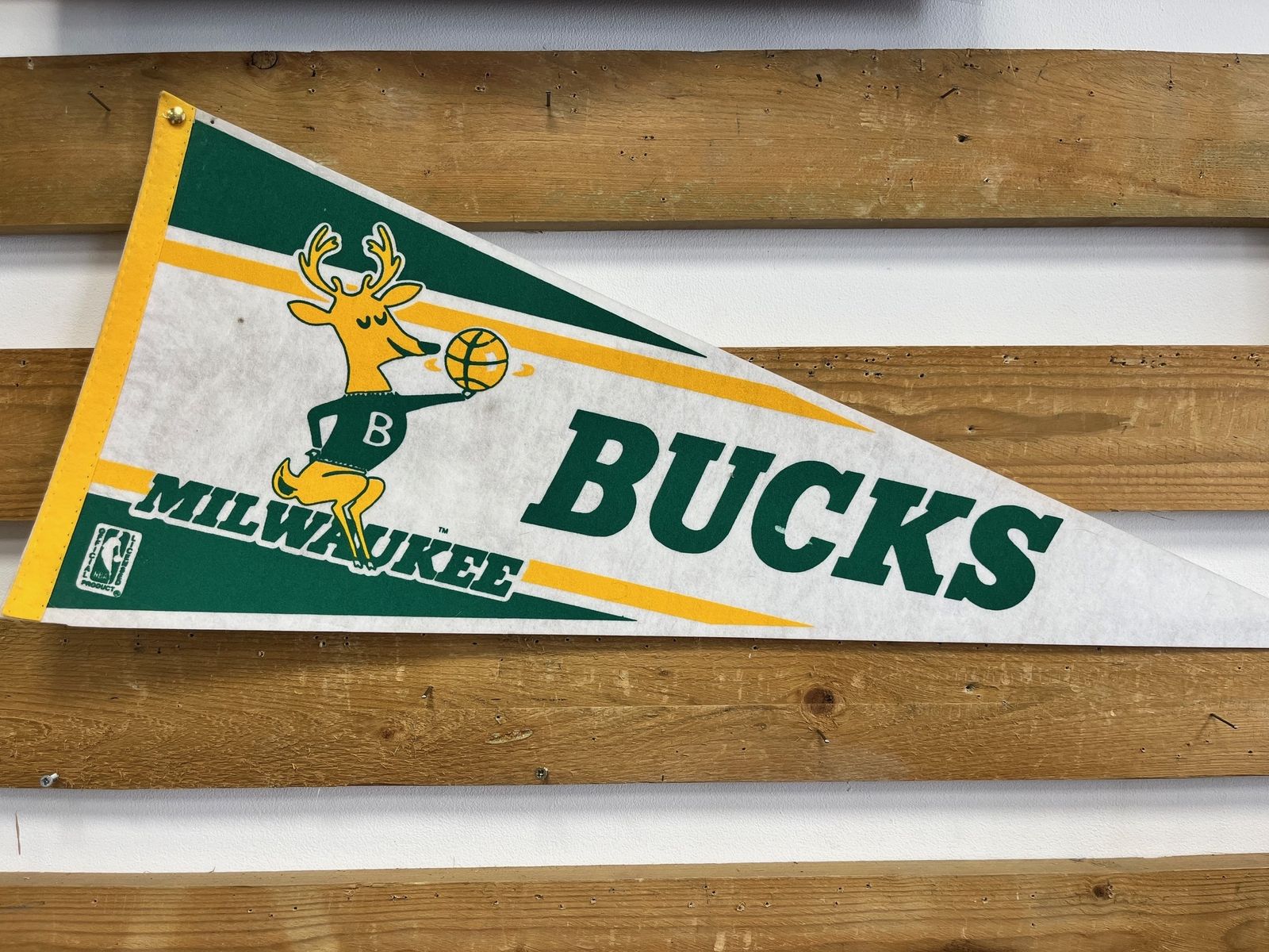 Vintage Americana Sports Memorabilia   Milwaukee Bucks Pennant