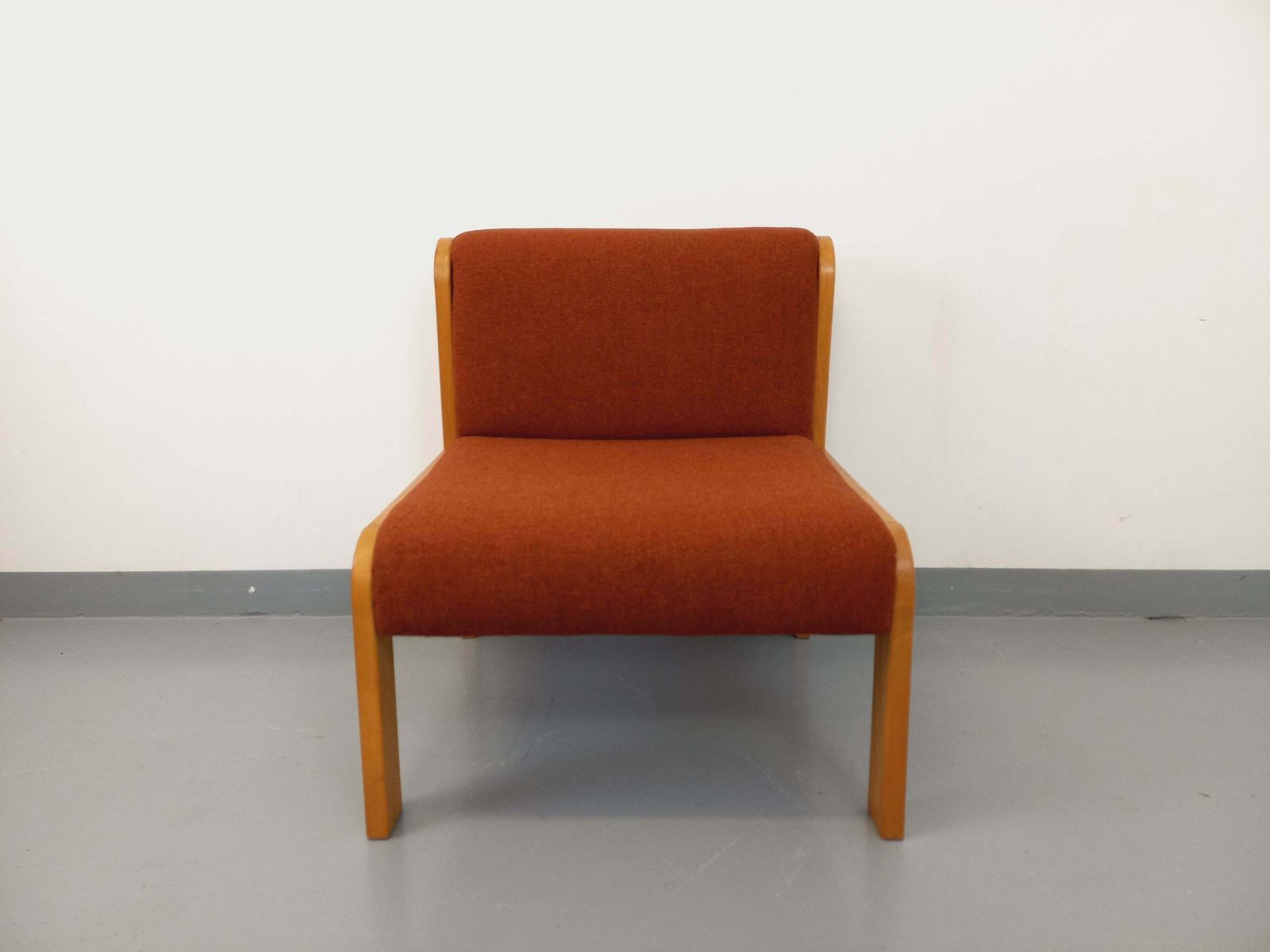Fauteuil de cheminée Fröscher en bois et tissu photo buy