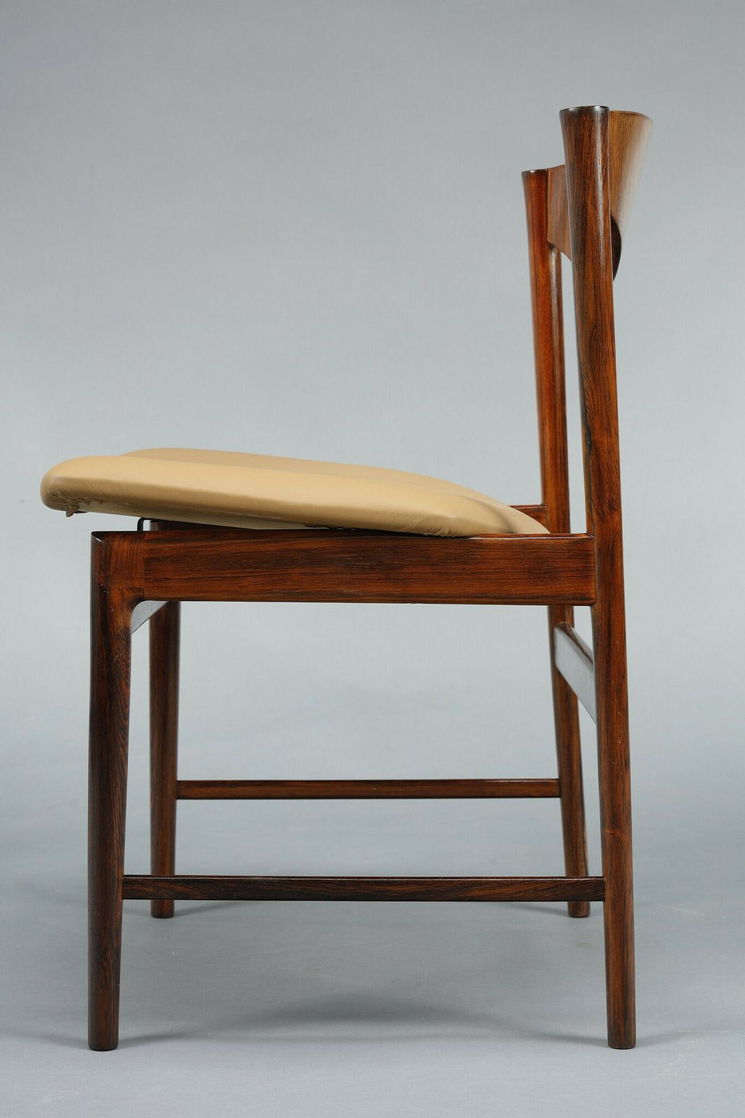 photo vintage Ib Kofod Larsen Rosewood Dining Table With Extension Leaf And Six Chairs