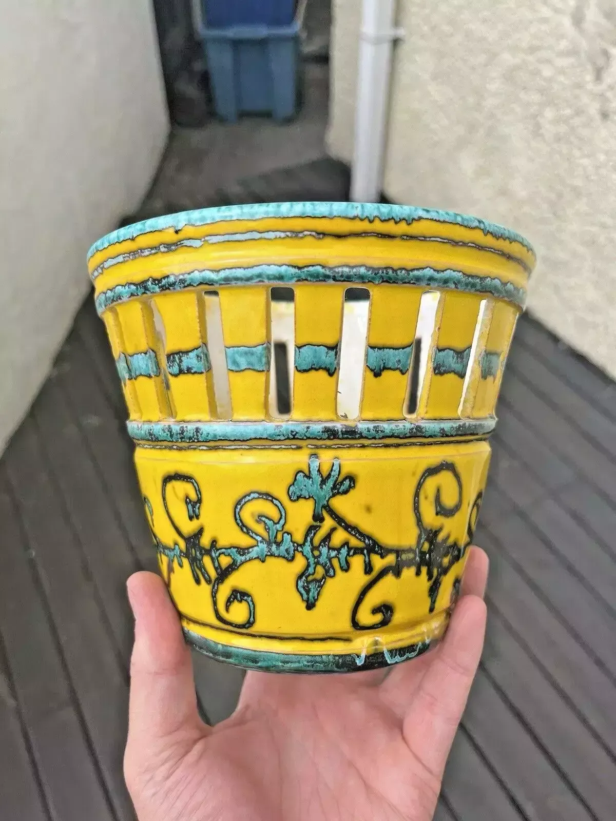 photo vinterior Unusual Pierced Mid Century 60's Italian Pottery Dripglaze Plant Pot Space Age