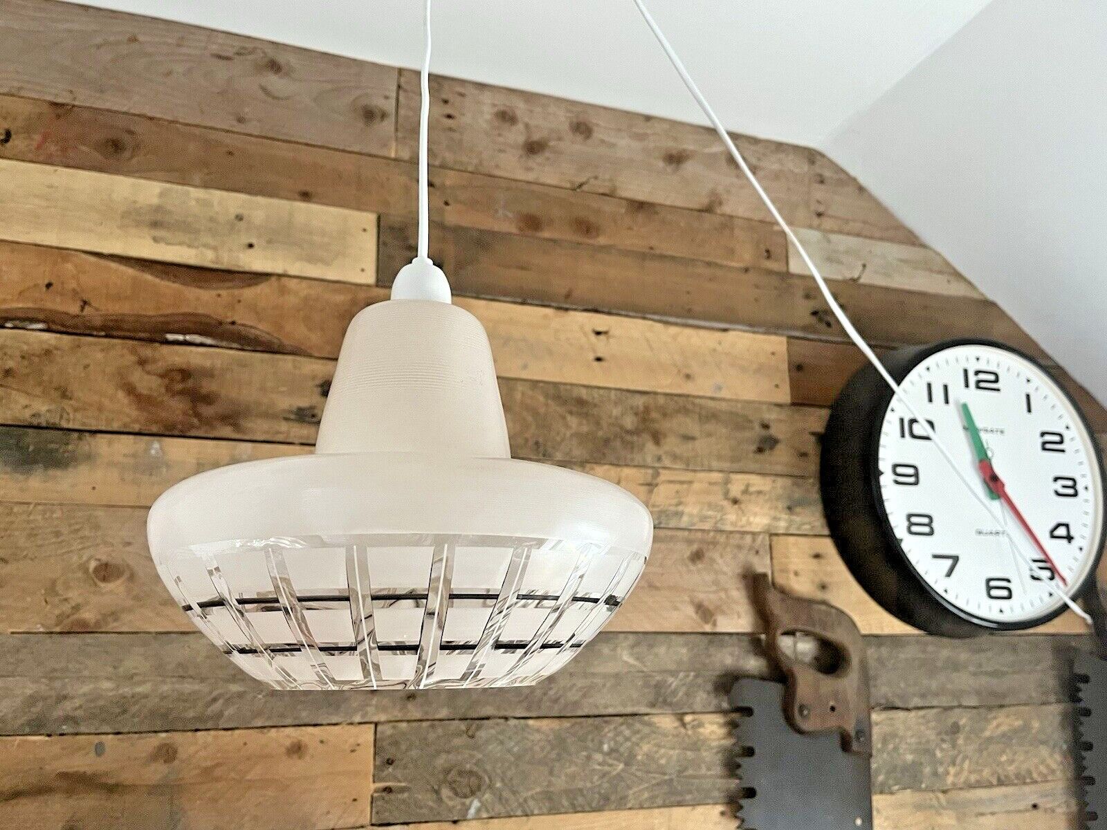 photo vintage Vintage 1950's Mid Century Glass Ufo Space Age 60's Ceiling Light Lamp Shade 70s