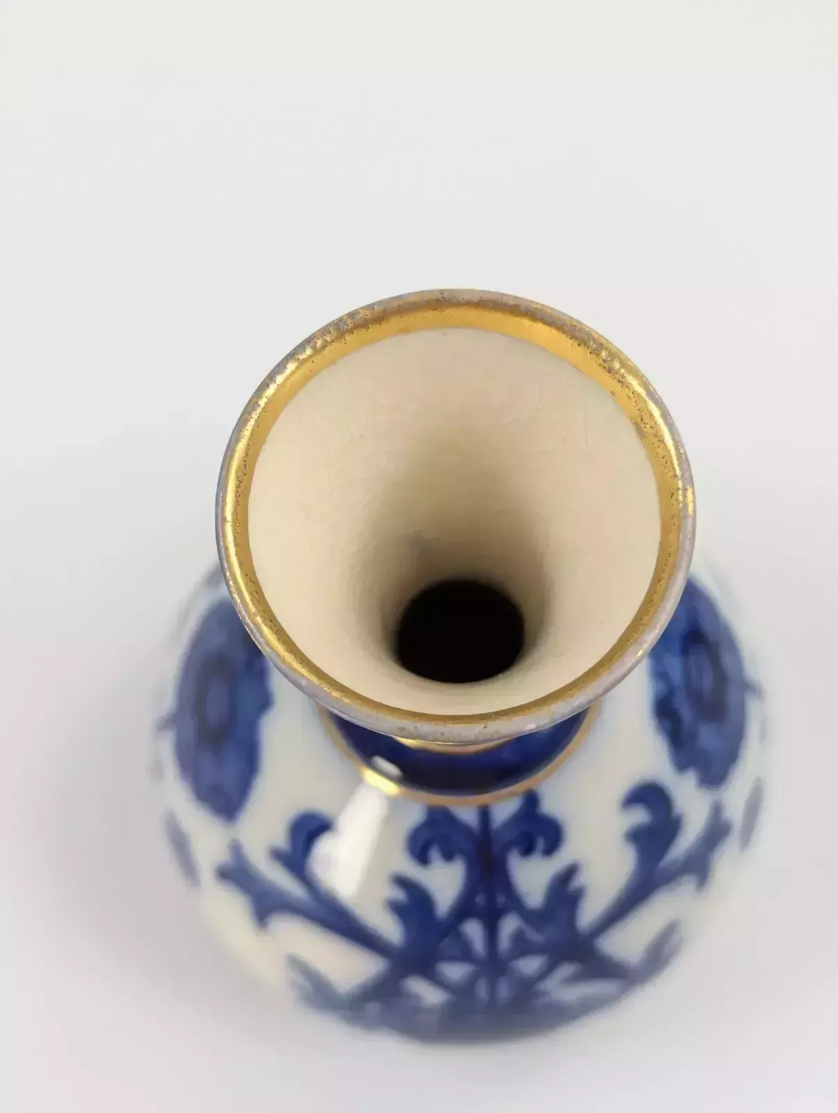photo furniture A Pair Of Moorcroft Macintyre Aurelian Small Vases, Late 19th Century