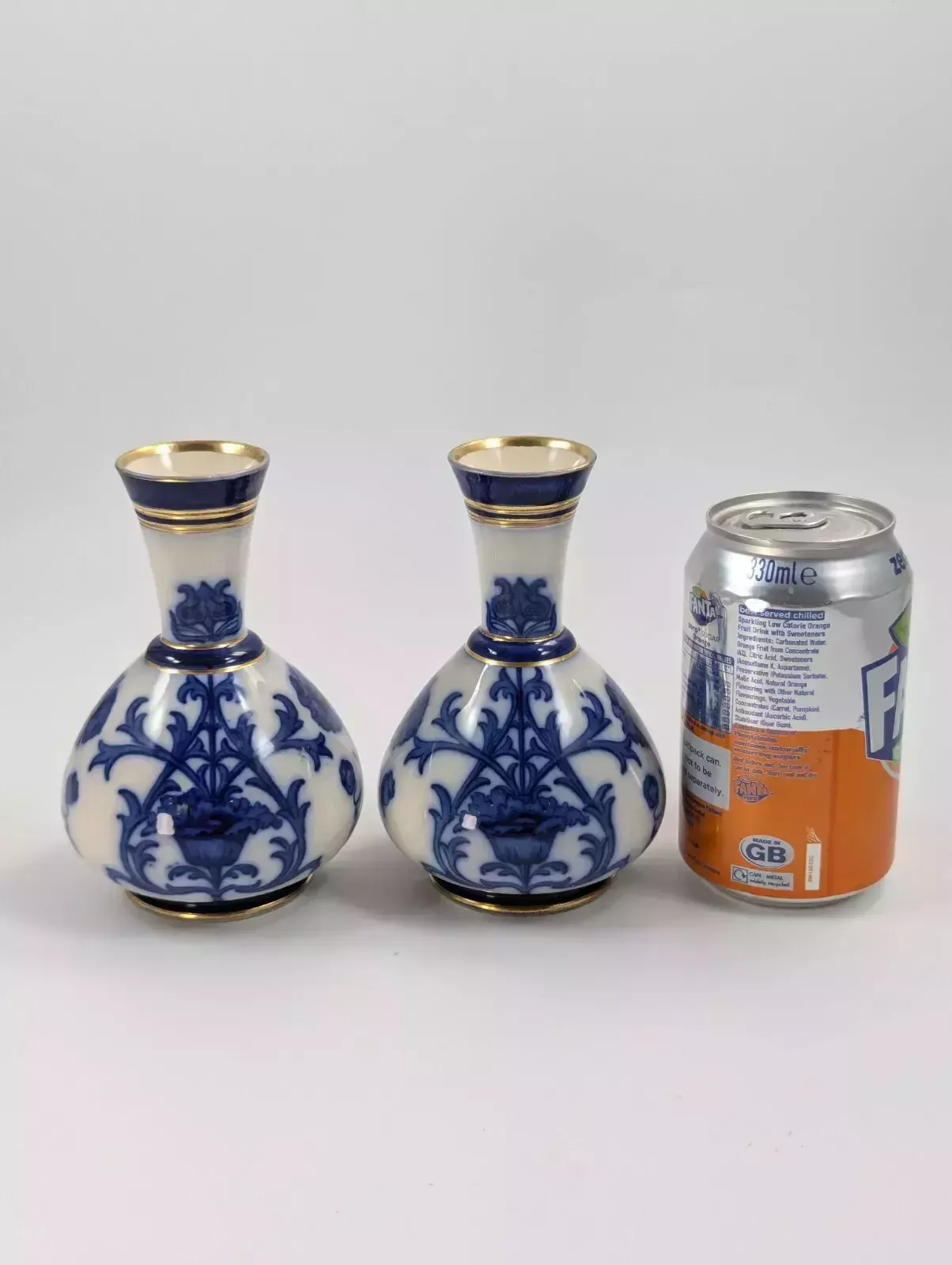 photo vintage A Pair Of Moorcroft Macintyre Aurelian Small Vases, Late 19th Century