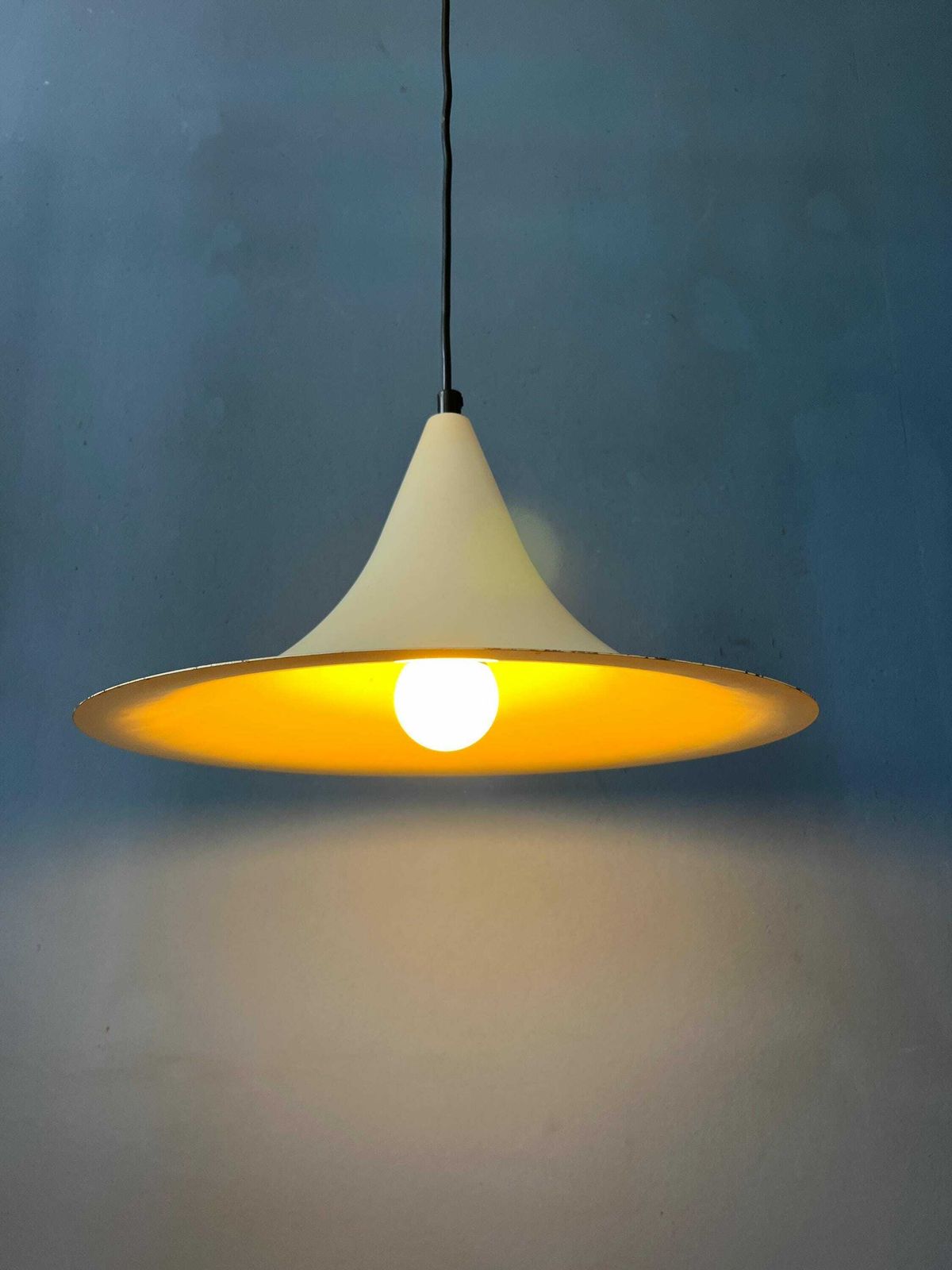 Vintage Metalen Heksenhoed Space Age Hanglamp photo Verlichting