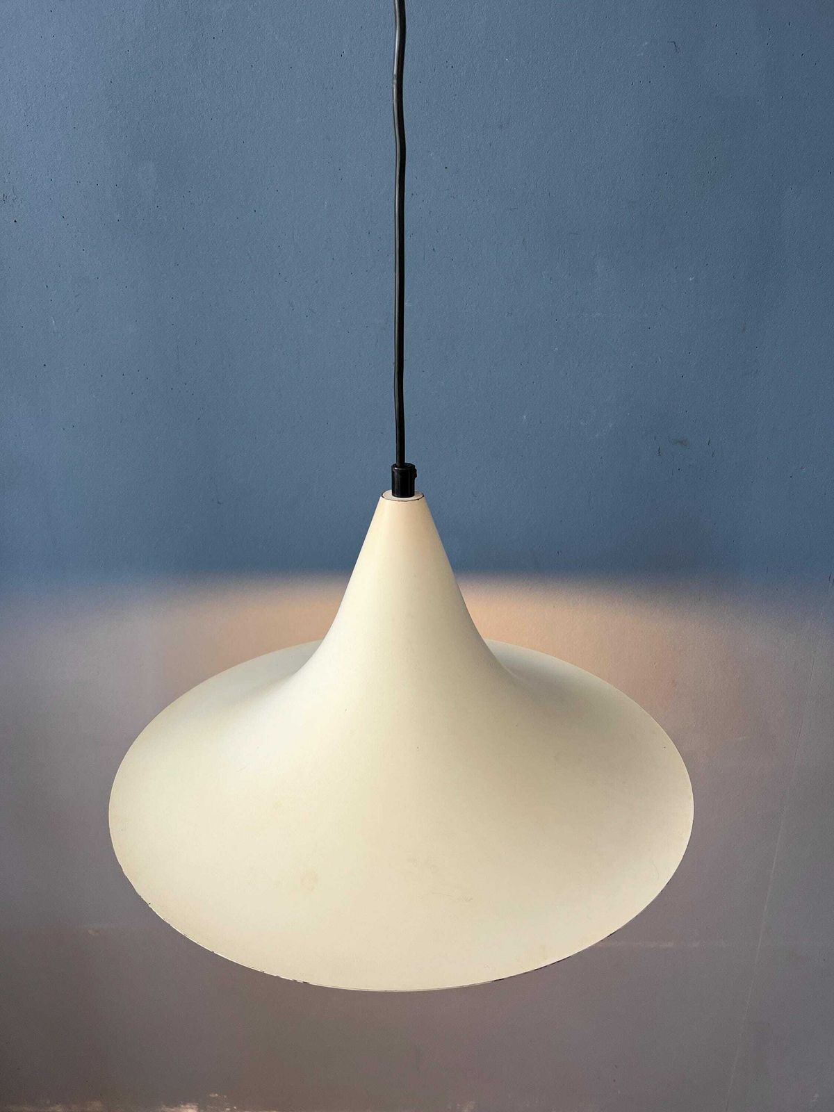 photo furniture Vintage Metalen Heksenhoed Space Age Hanglamp