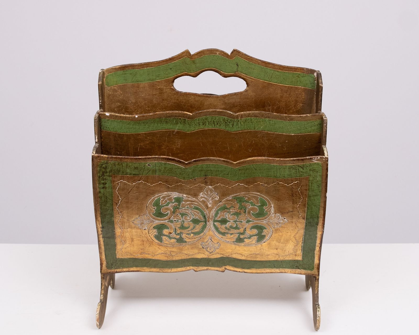 Set Van 3 Florentijnse Accessoires: Krantenrek, Brievenhouder En Papiermand, Jaren 1960, Italië photo Woonaccessoires