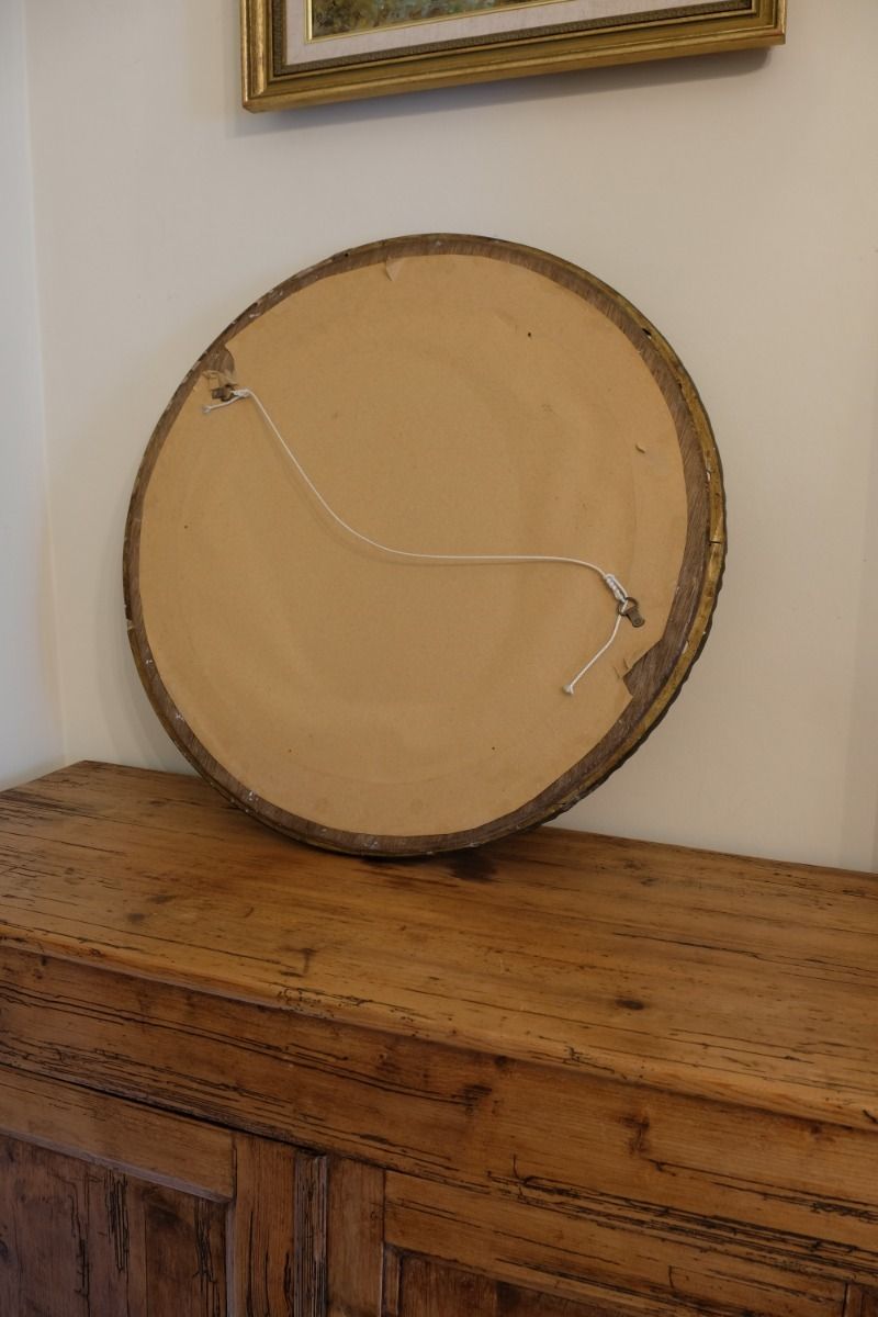 photo furniture 19th Century Round Convex Mirror With Pierced Giltwood Frame