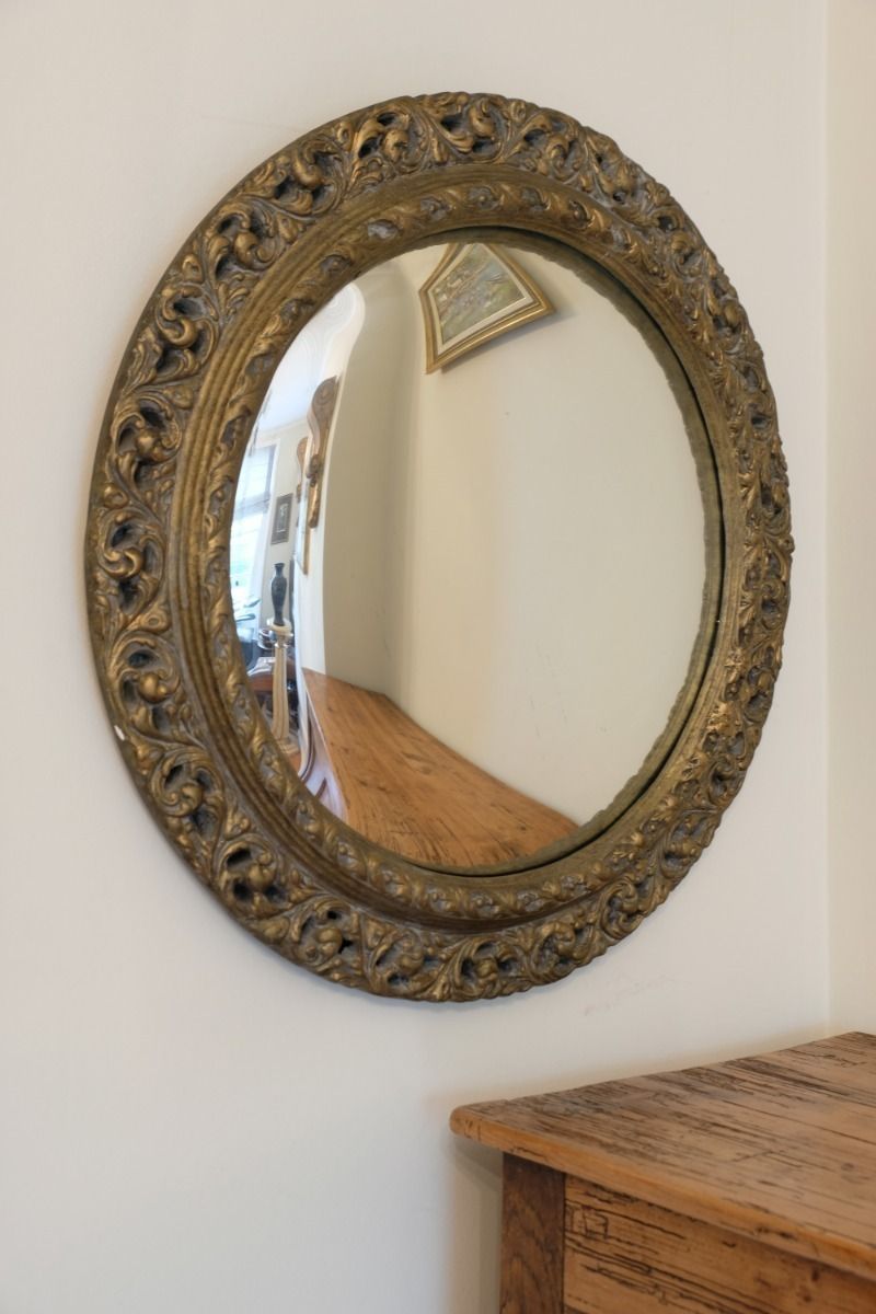 photo buy 19th Century Round Convex Mirror With Pierced Giltwood Frame