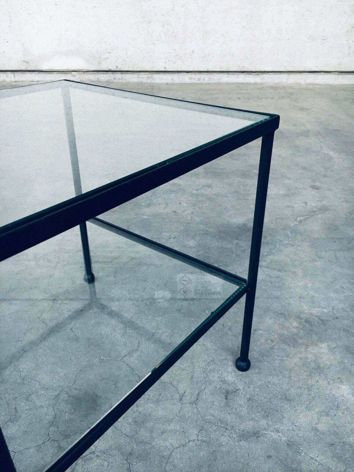 photo for sale Minimalistisch Design Bijzettafel Met Twee Niveaus, België, Ca. Jaren 1960