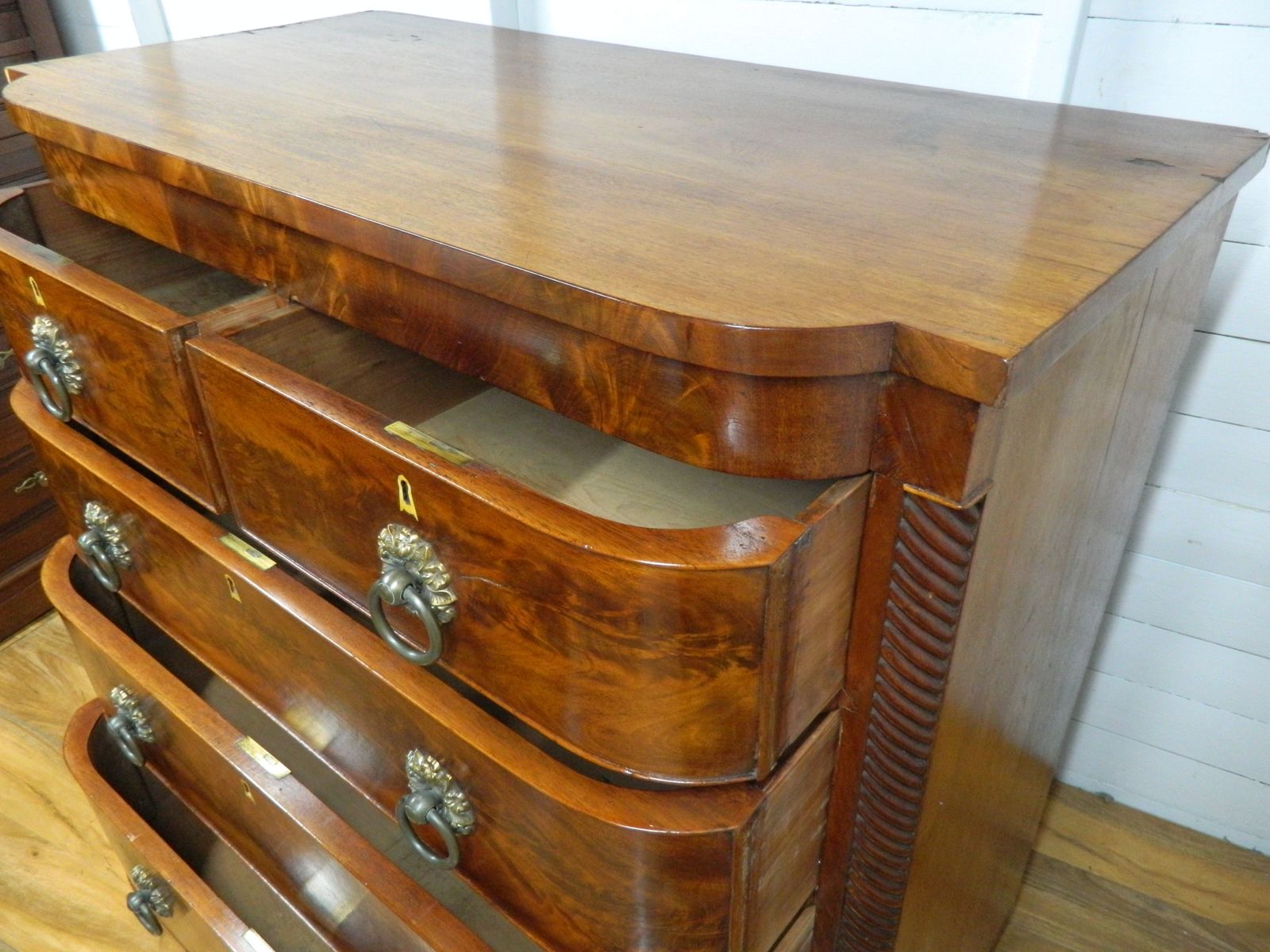 photo furniture Regency Ogee Scotch Chest Of Drawers