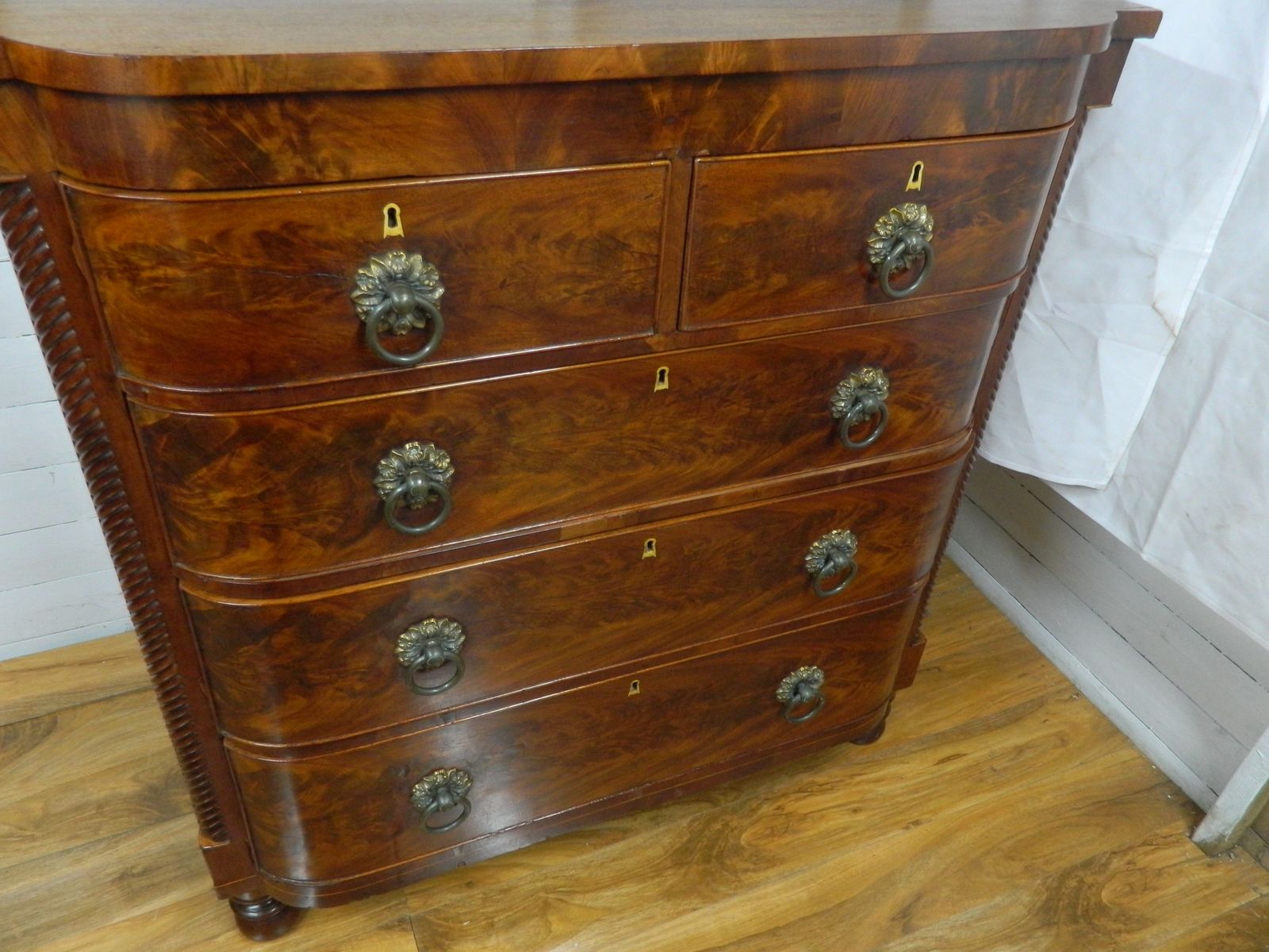 photo vintage Regency Ogee Scotch Chest Of Drawers