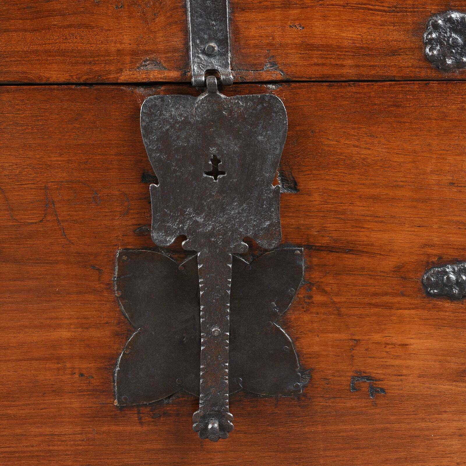 Antique Indo Portugese Chest From South India, 19th Century photo vinterior